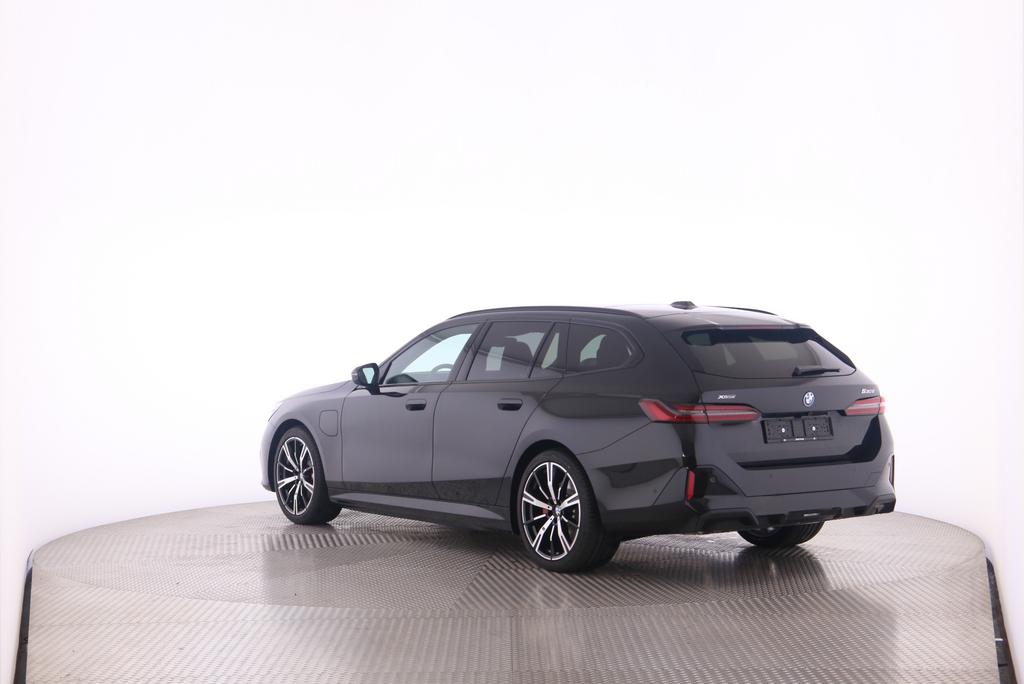 BMW 530e xDrive Touring-image-4