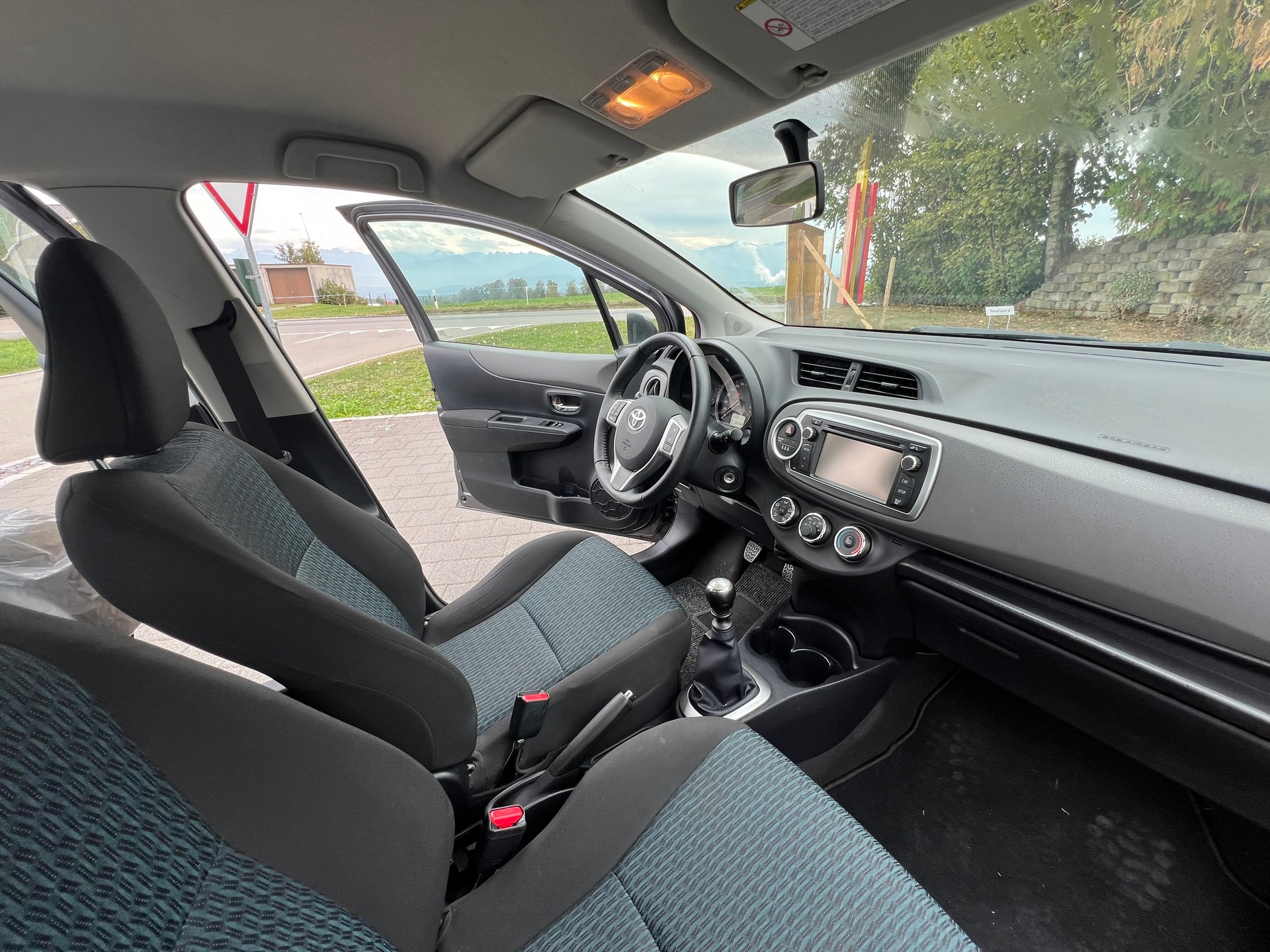 TOYOTA Yaris 1.33 Luna-image-12