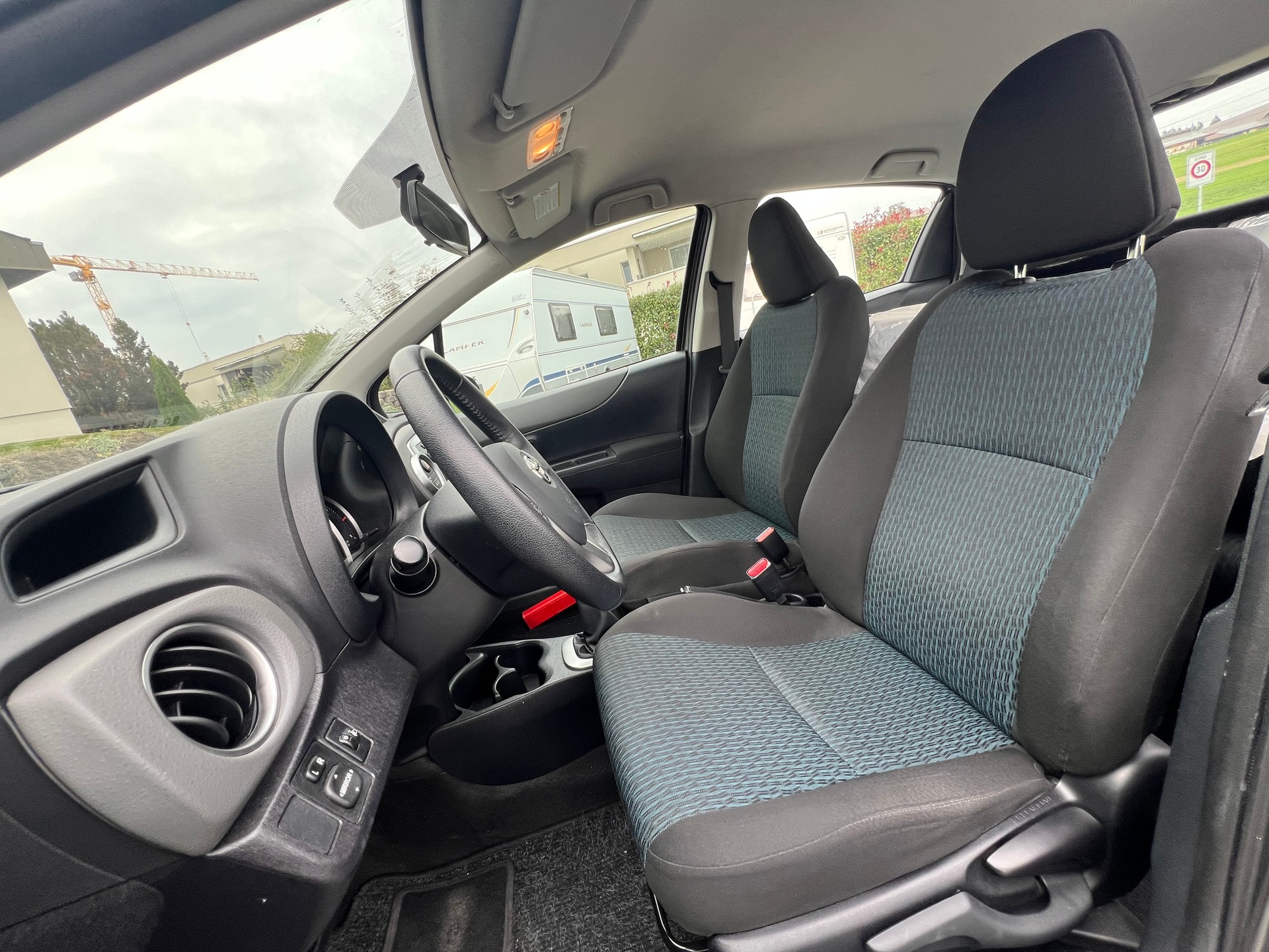 TOYOTA Yaris 1.33 Luna-image-9