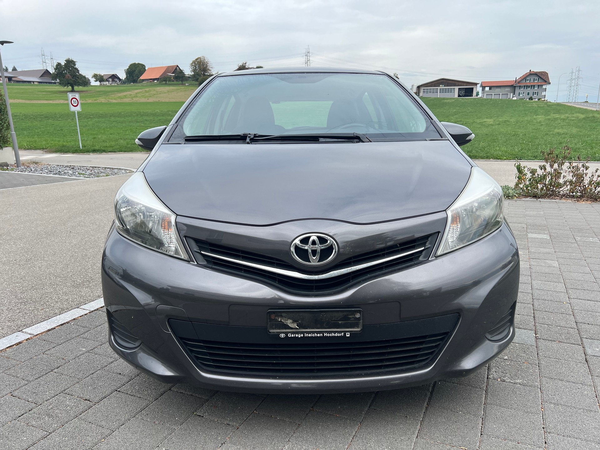 TOYOTA Yaris 1.33 Luna-image-1