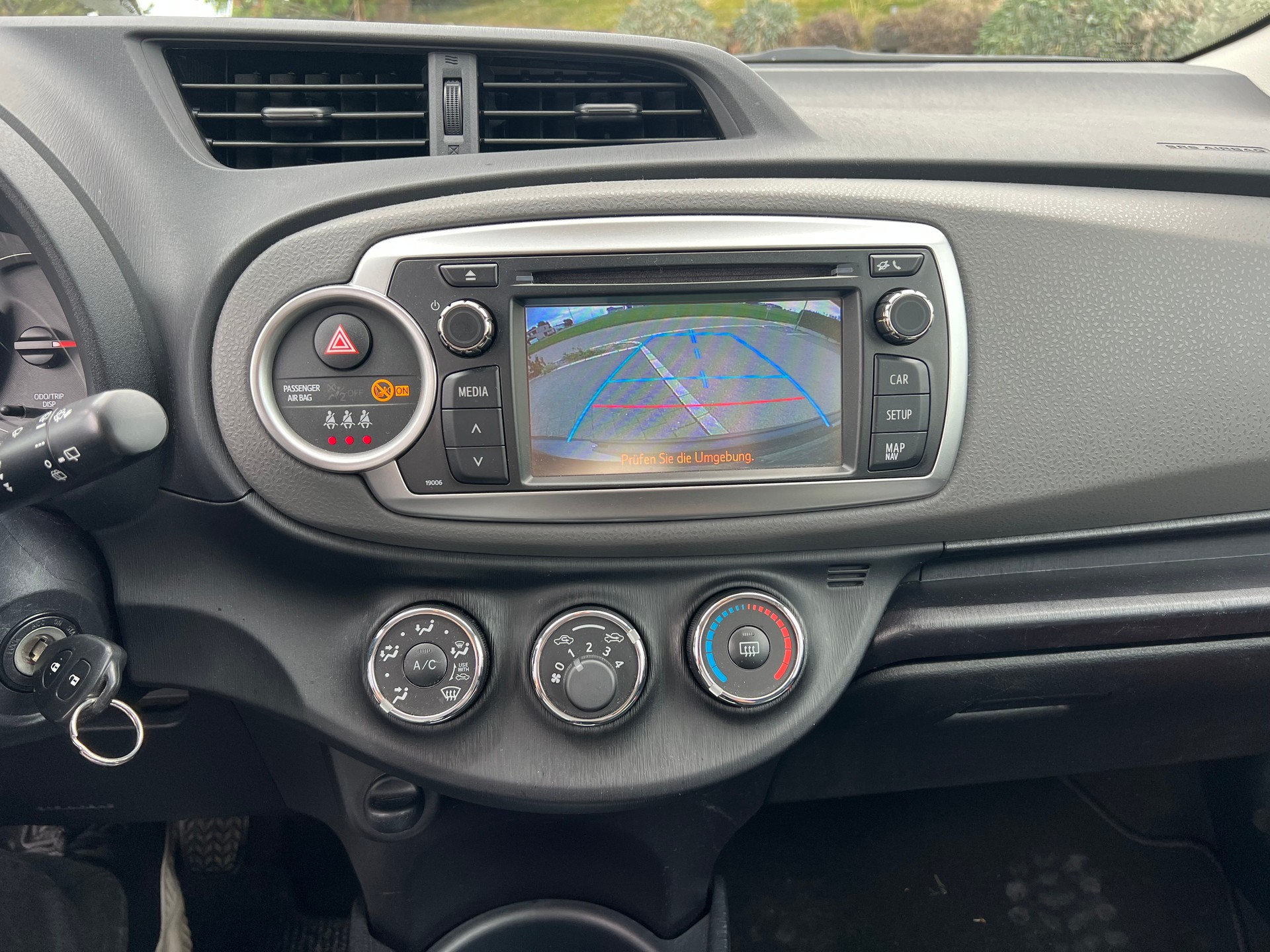 TOYOTA Yaris 1.33 Luna-image-10