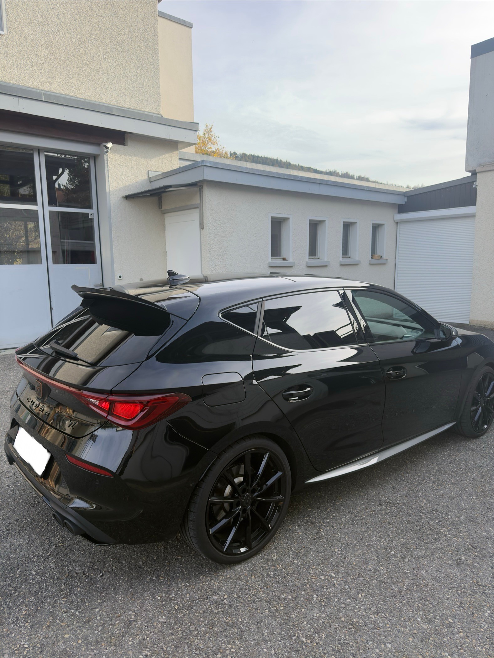 CUPRA 2.0 TSI 300 VZ DSG-image-2