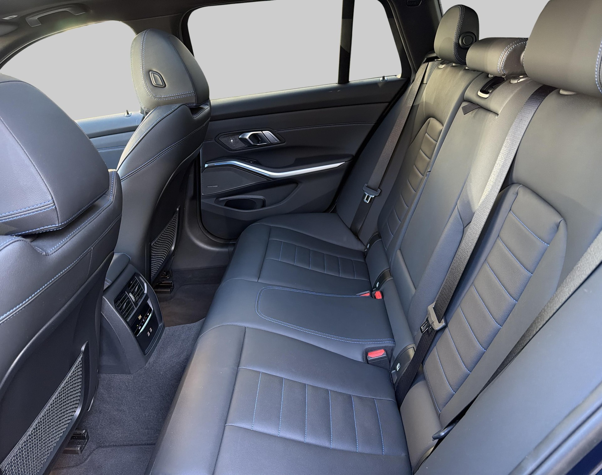 BMW M340d xDrive 48V Touring Steptronic-image-3