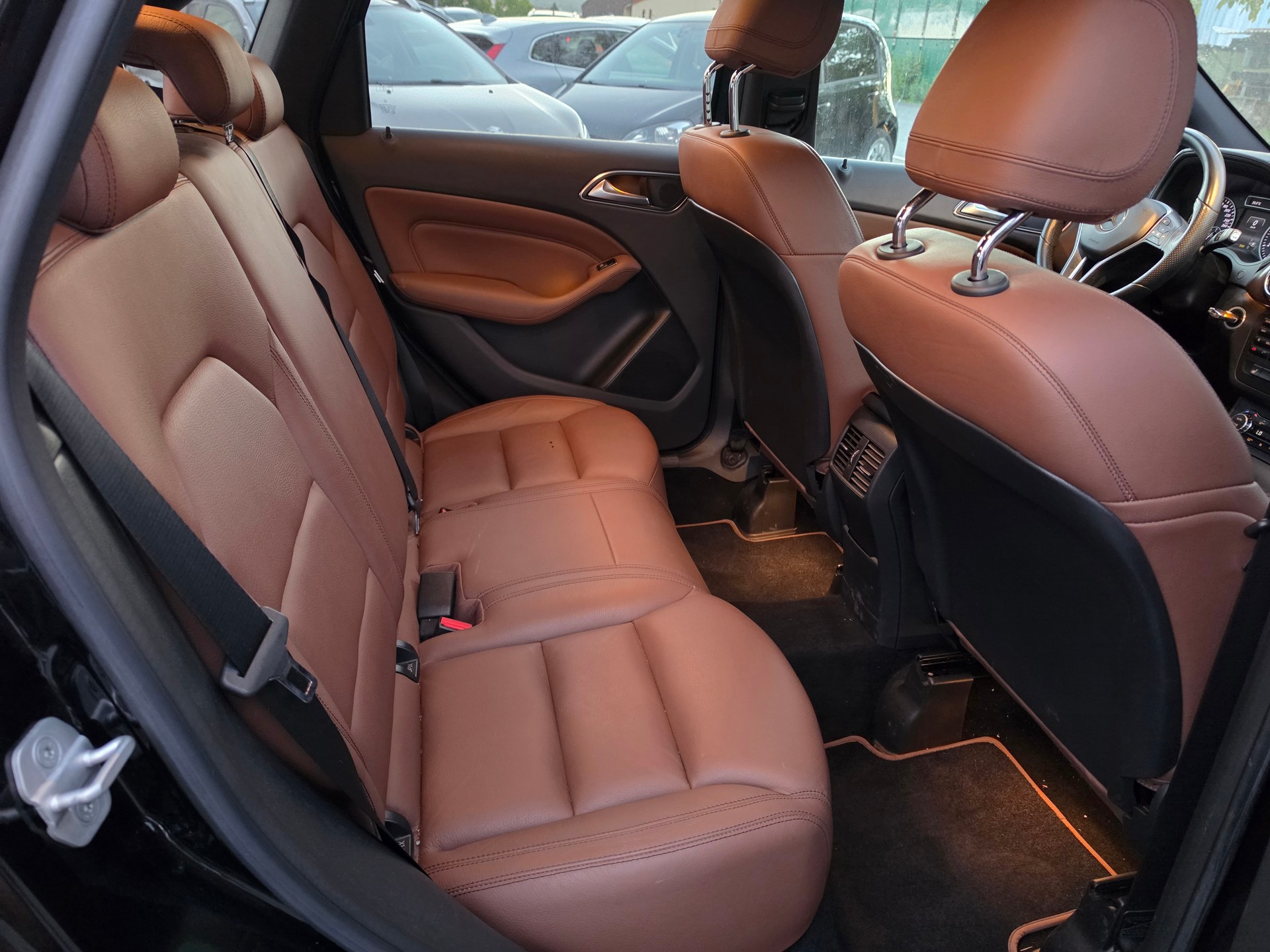 MERCEDES-BENZ B 200 7G-DCT-image-12