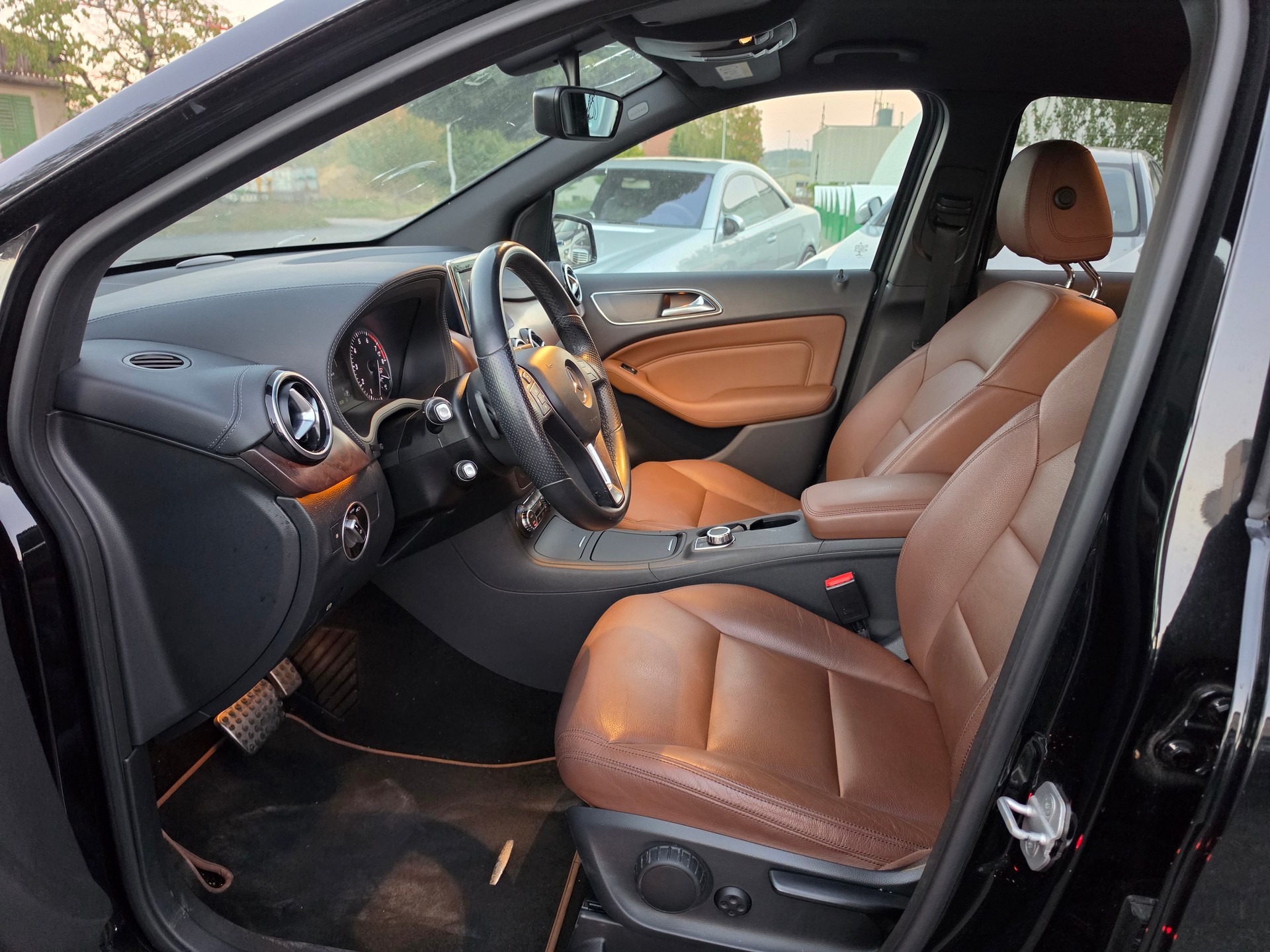 MERCEDES-BENZ B 200 7G-DCT-image-9