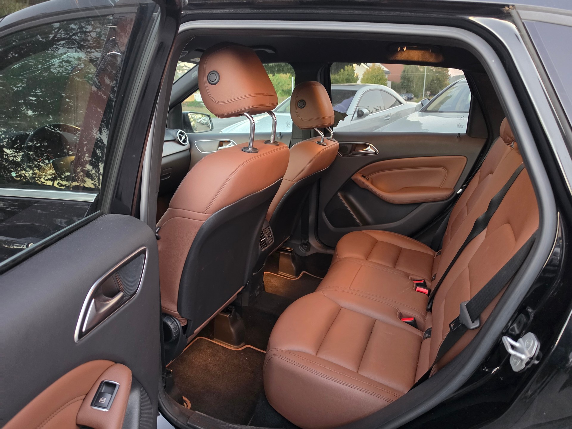 MERCEDES-BENZ B 200 7G-DCT-image-11