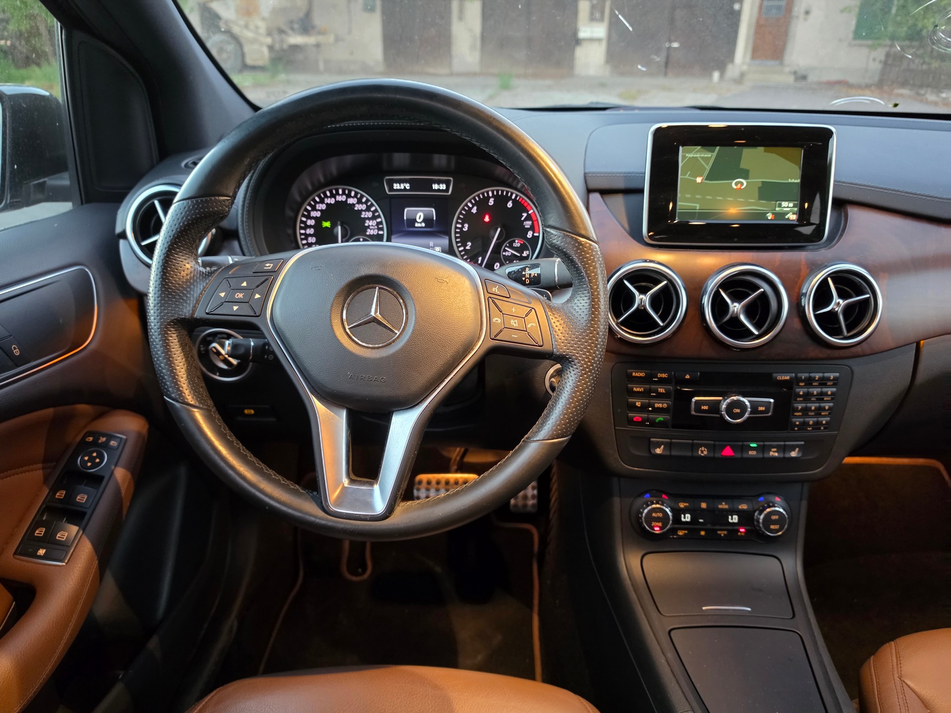 MERCEDES-BENZ B 200 7G-DCT-image-13