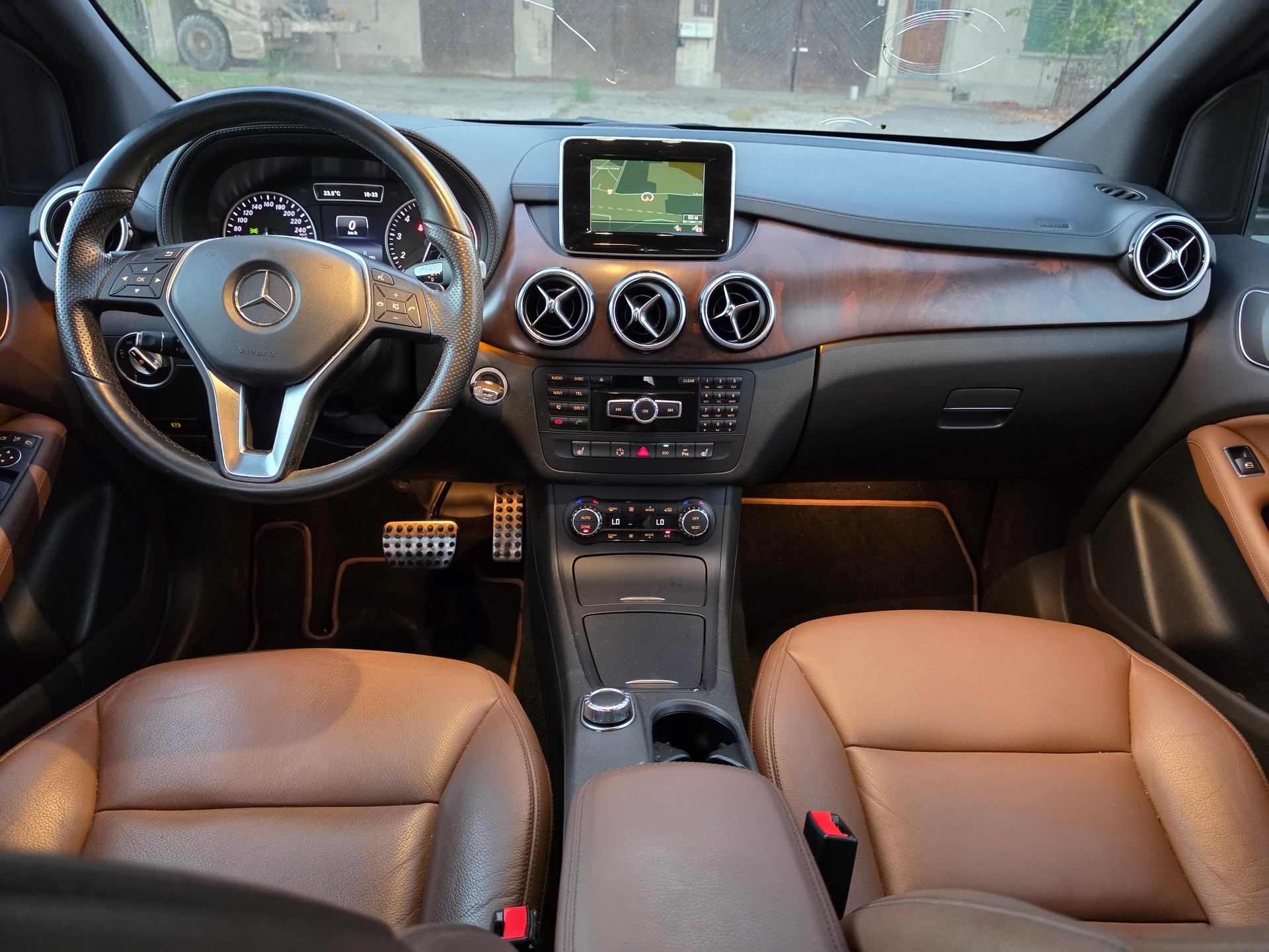 MERCEDES-BENZ B 200 7G-DCT-image-8