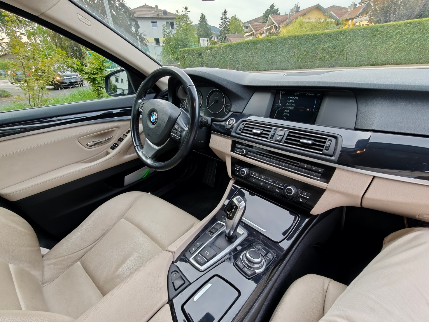 BMW 528i xDrive-image-1