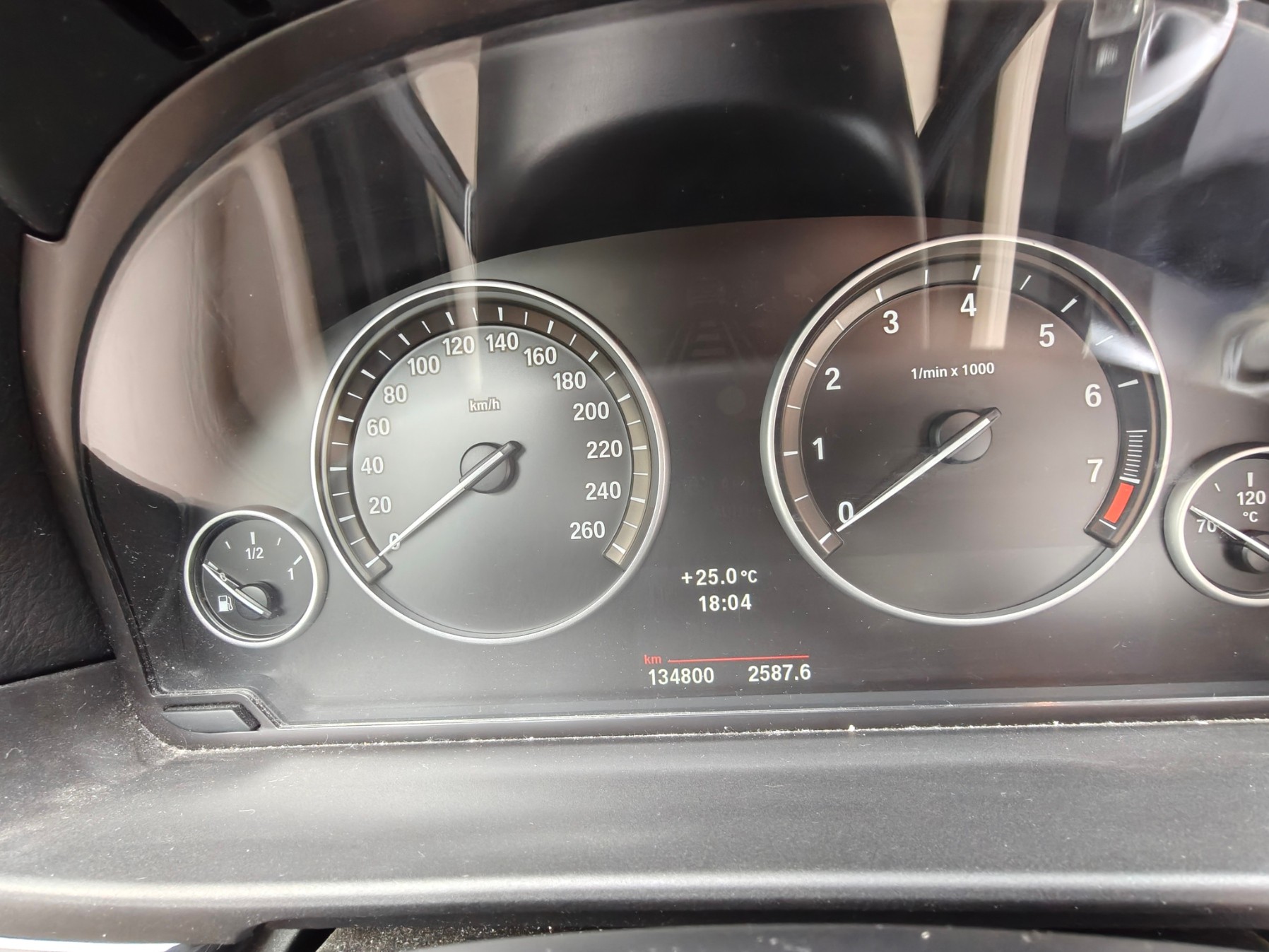 BMW 528i xDrive-image-3
