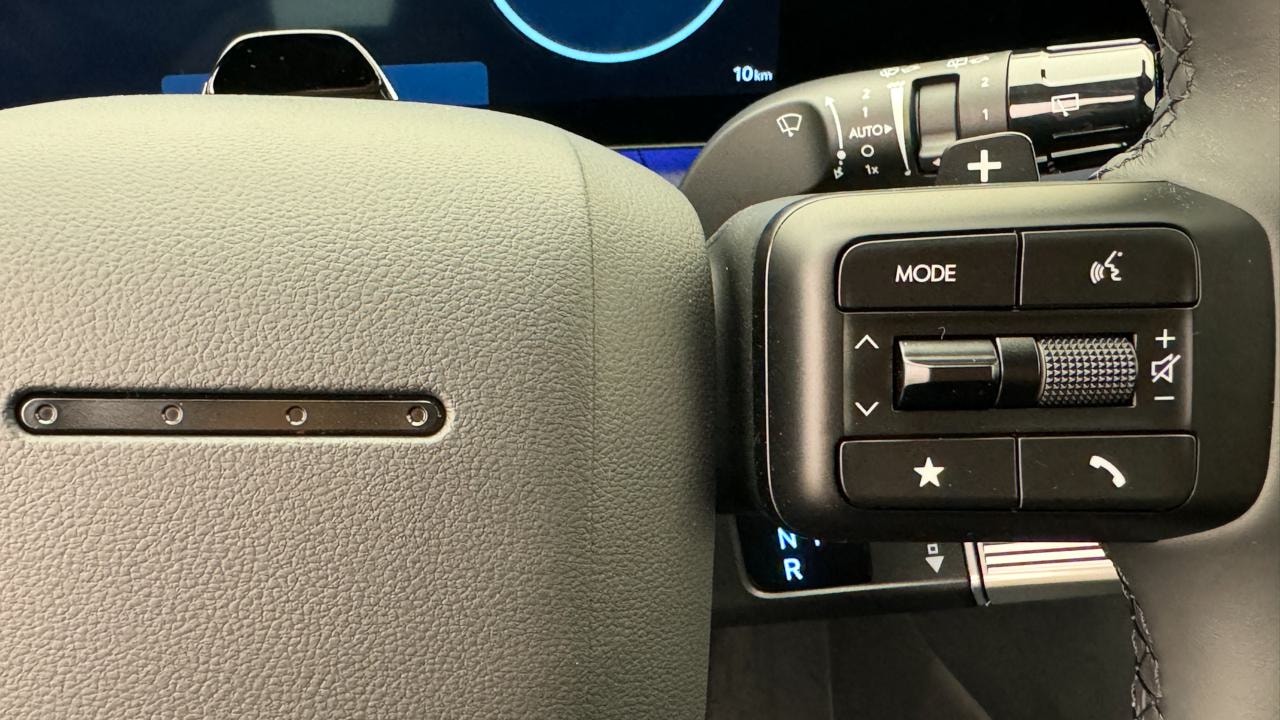 HYUNDAI Santa Fe 1.6 T-GDi PHEV Calligraphy 4WD Automatic-image-9