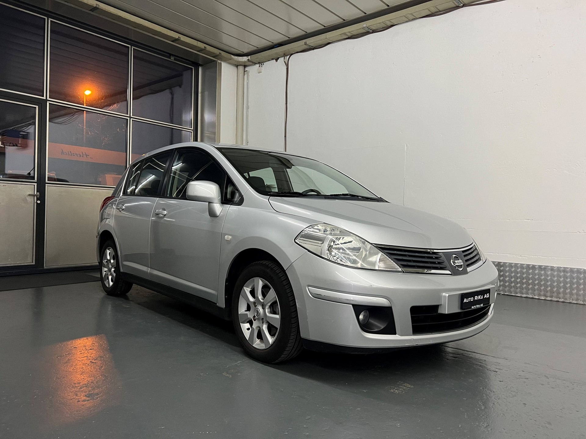NISSAN Tiida 1.8 acenta-showroom-element-1