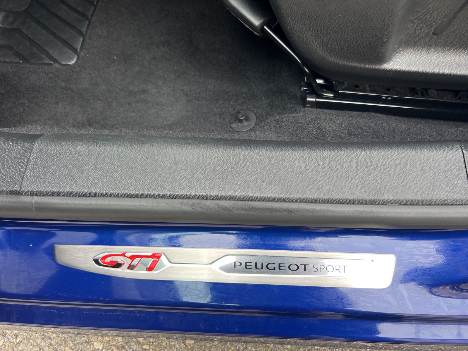 PEUGEOT 308 1.6 THP GTi-image-21