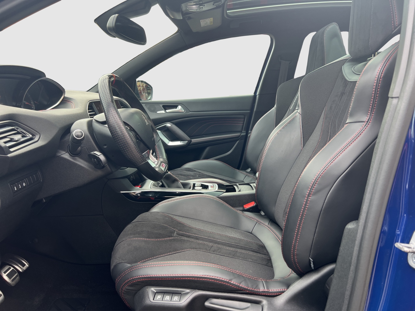 PEUGEOT 308 1.6 THP GTi-image-8