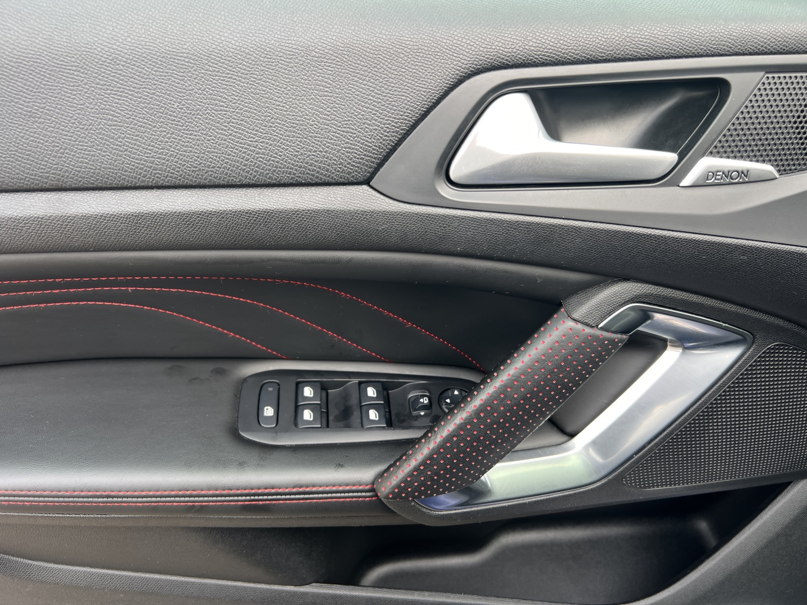 PEUGEOT 308 1.6 THP GTi-image-9