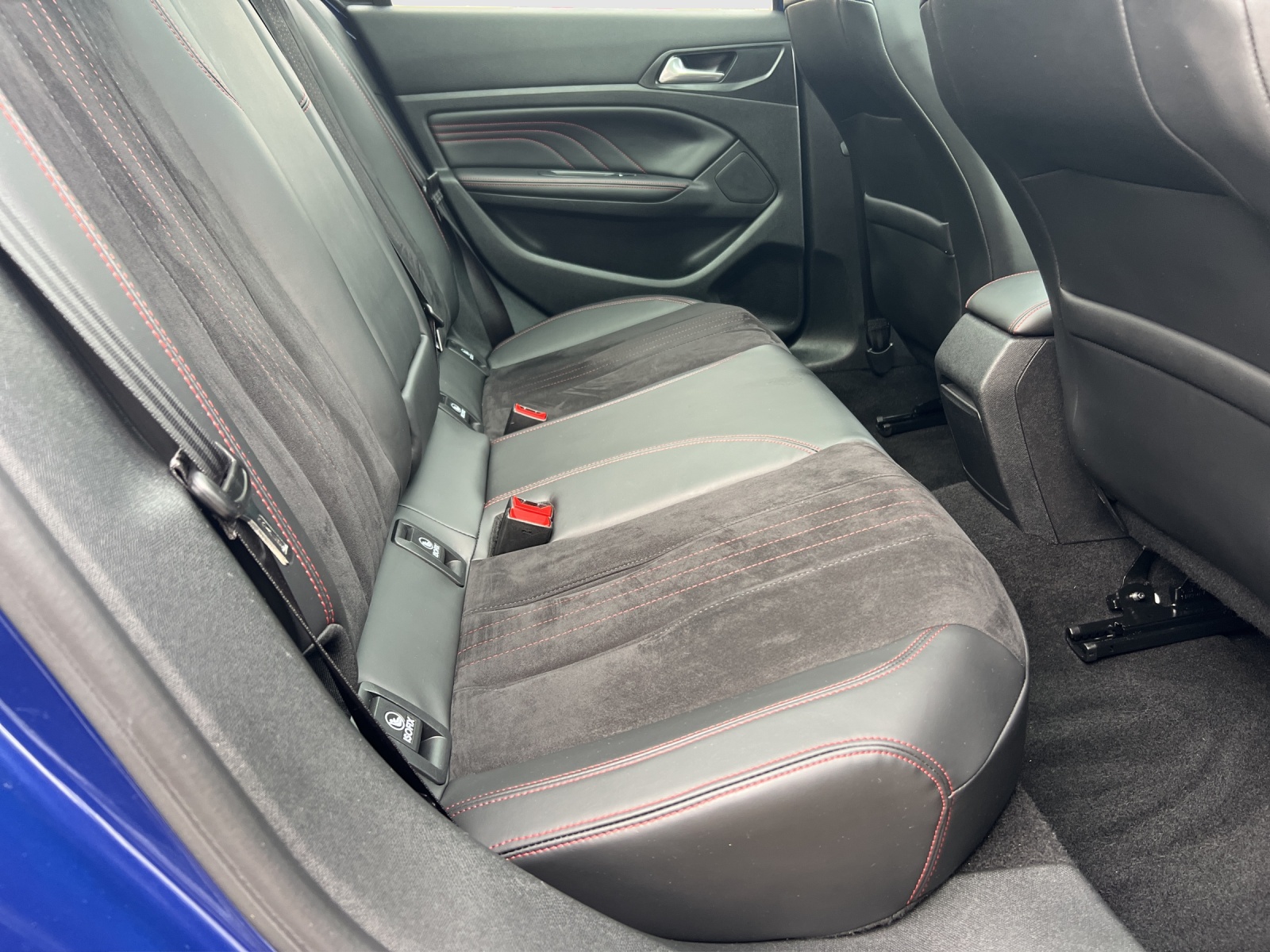 PEUGEOT 308 1.6 THP GTi-image-18