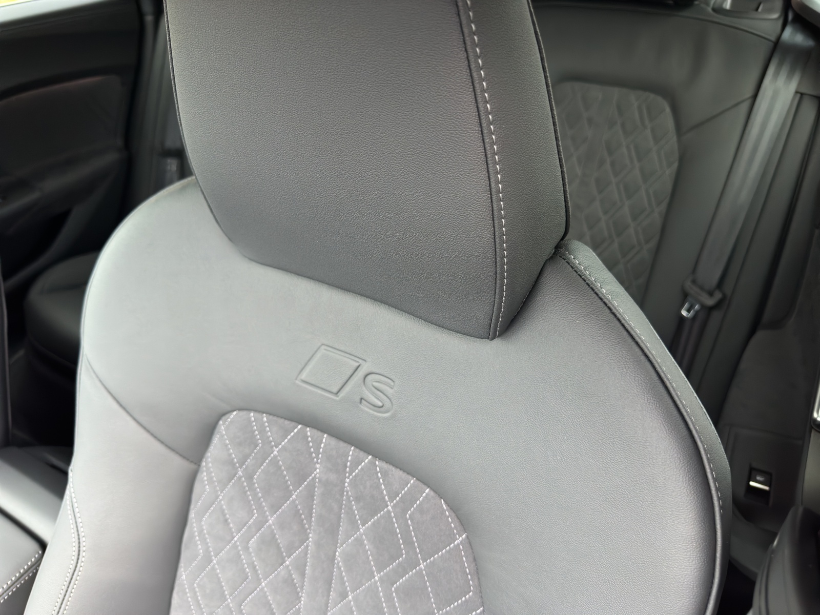 AUDI A5 Avant TDI quattro 150 kW Attraction S tronic-image-12
