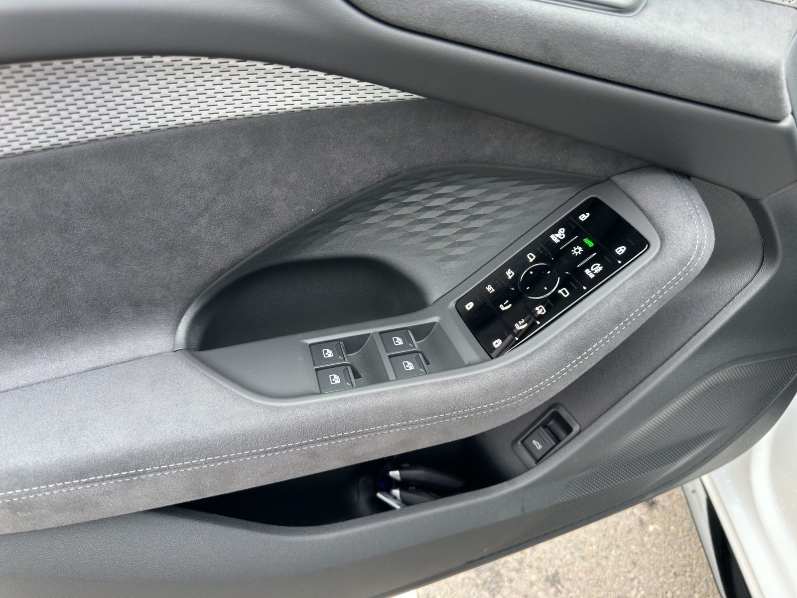 AUDI A5 Avant TDI quattro 150 kW Attraction S tronic-image-13