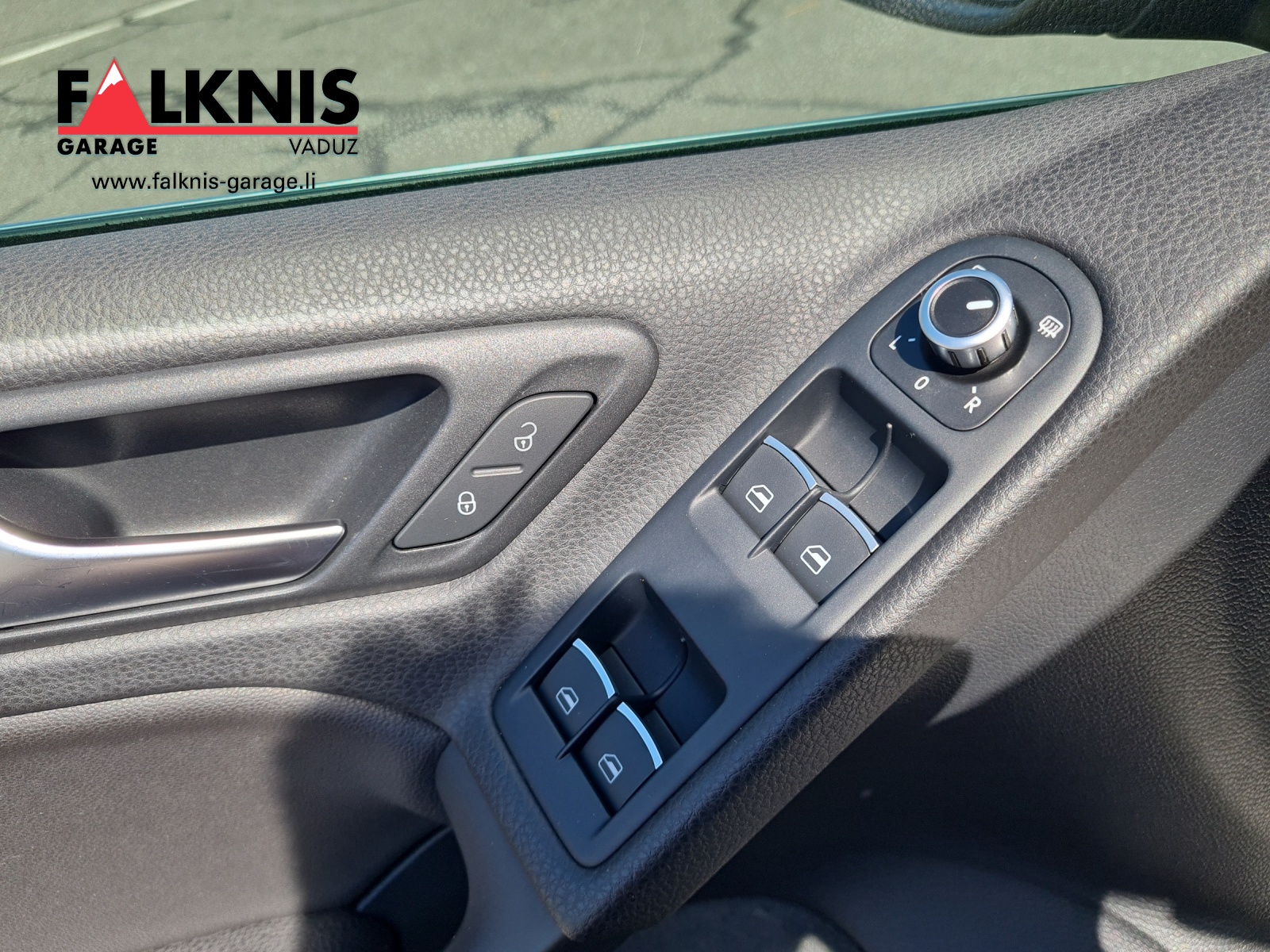 VW Golf Cabrio 2.0 TSI R DSG-image-9
