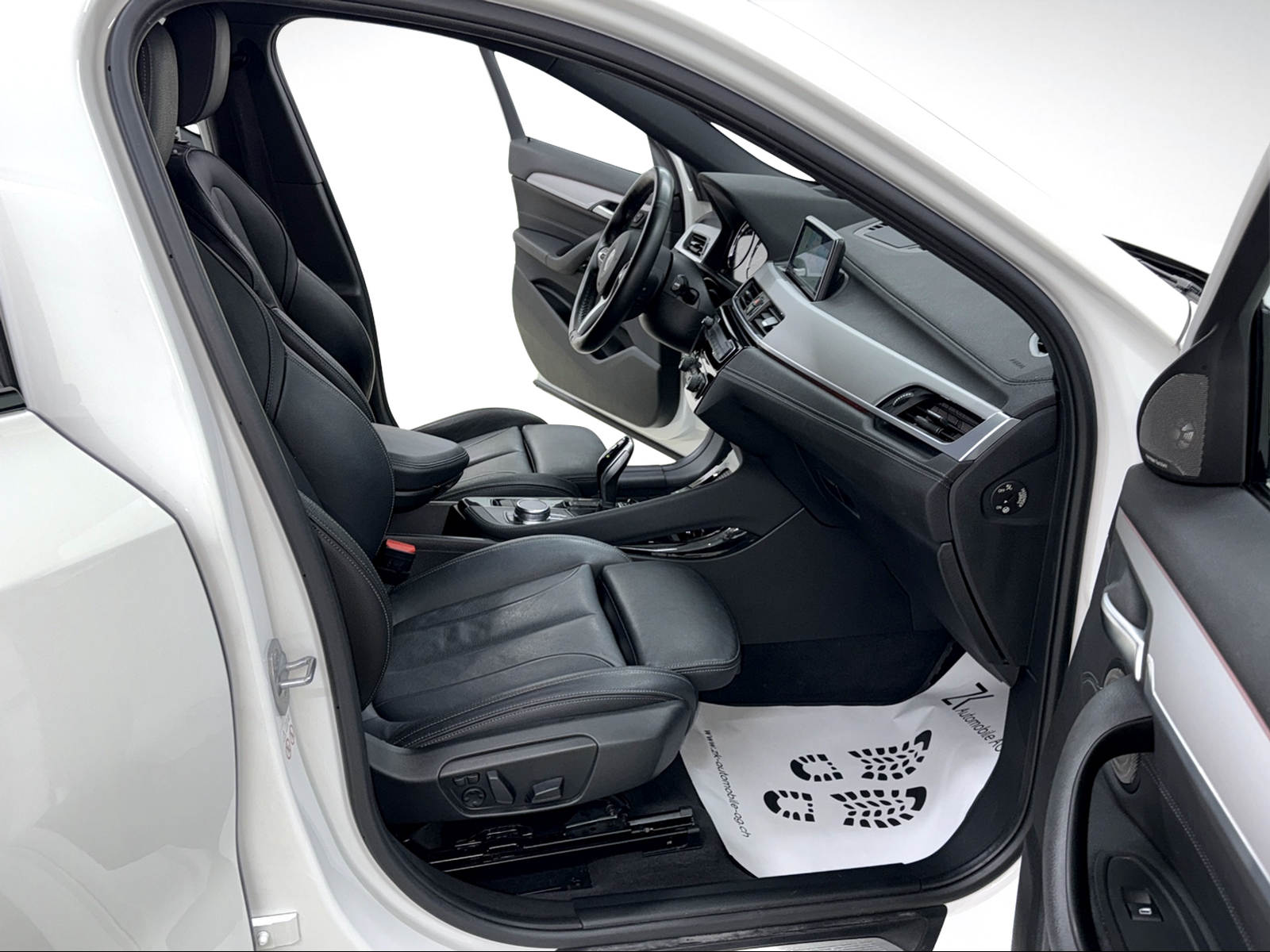 BMW X2 xDrive 20d M Sport 190PS ALPINWEISS Steptronic | Leder | RF-Kamera | H&K Soundsystem | Komfortzugang |-image-8