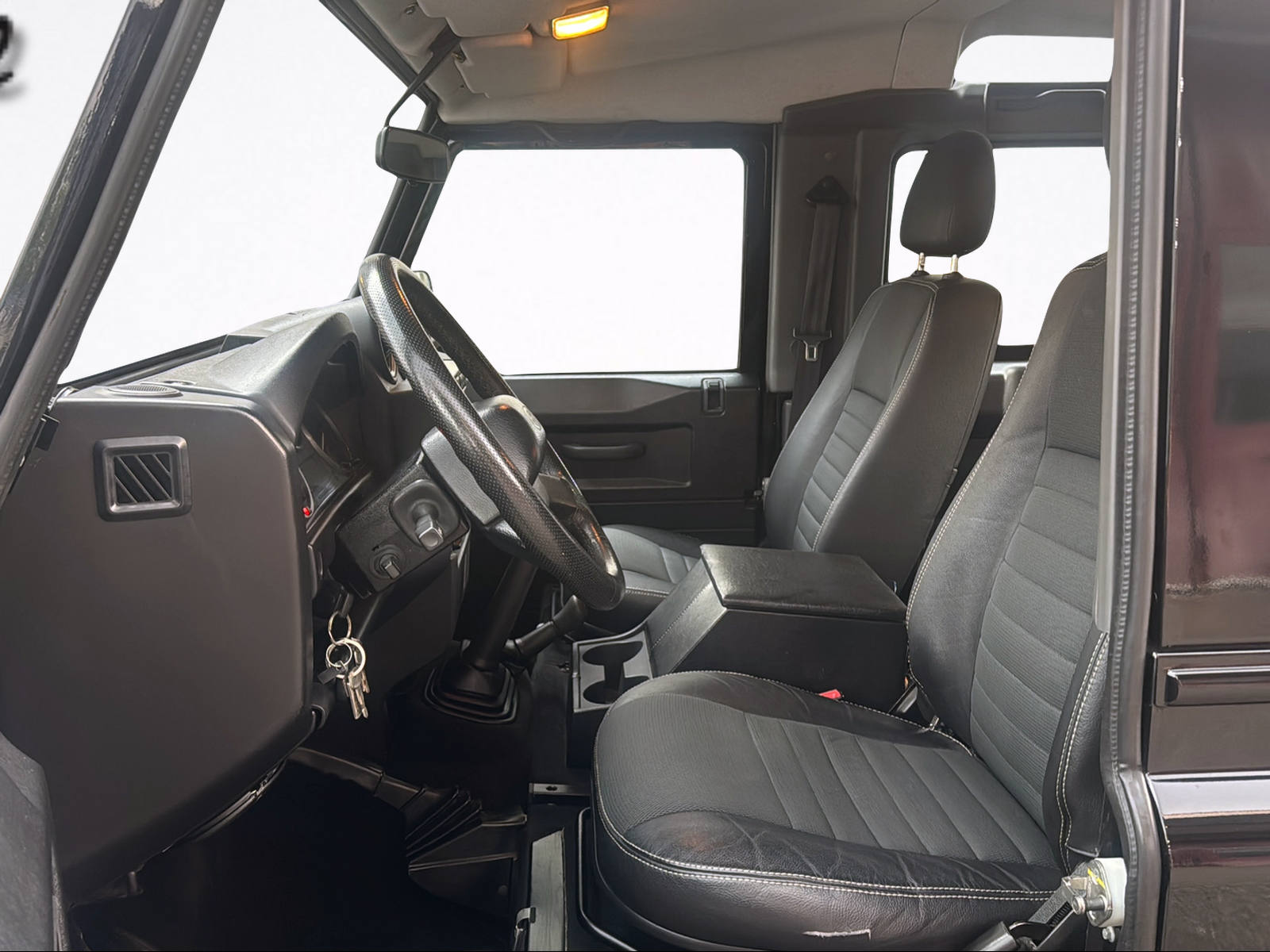 LAND ROVER Defender 90 2.4 Td4 Station Wagon-image-10