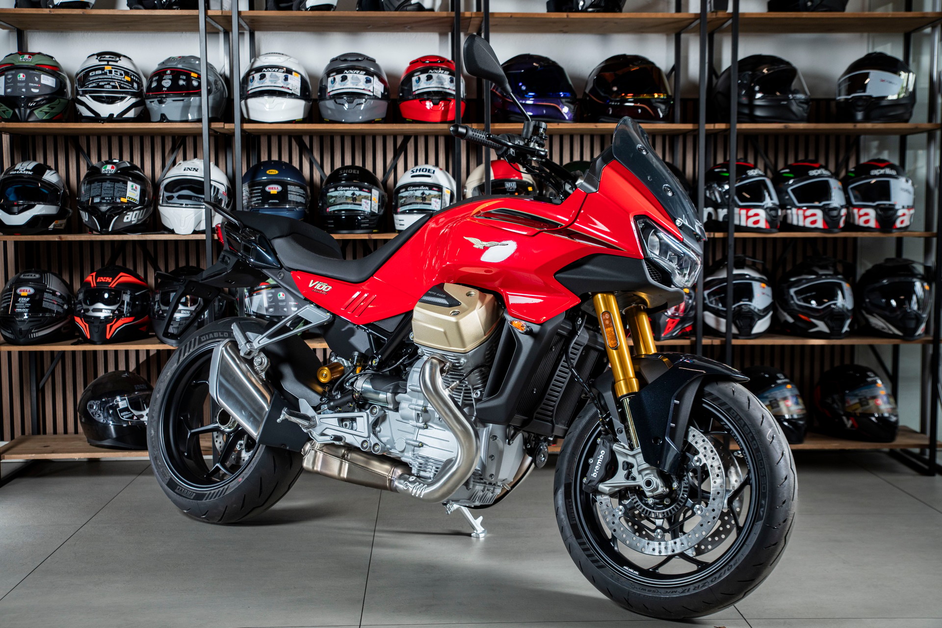 MOTO GUZZI V100-showroom-element-1