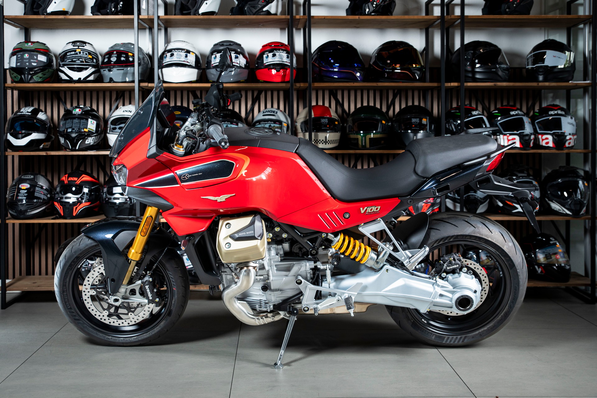 MOTO GUZZI V100-showroom-element-3