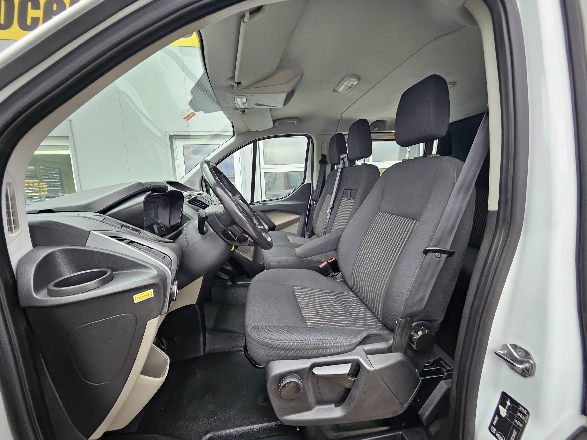 FORD Transit Custom Van 290 L2 2.0 TDCi 130 Trend * 6-Plätzer * Klima * Frisch ab MFK * AHK * Navi *-image-9