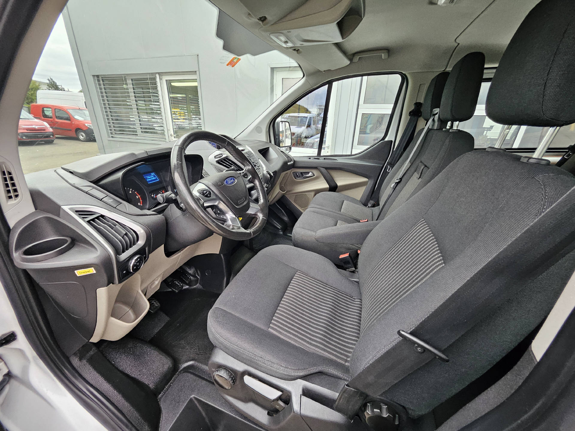FORD Transit Custom Van 290 L2 2.0 TDCi 130 Trend * 6-Plätzer * Klima * Frisch ab MFK * AHK * Navi *-image-10