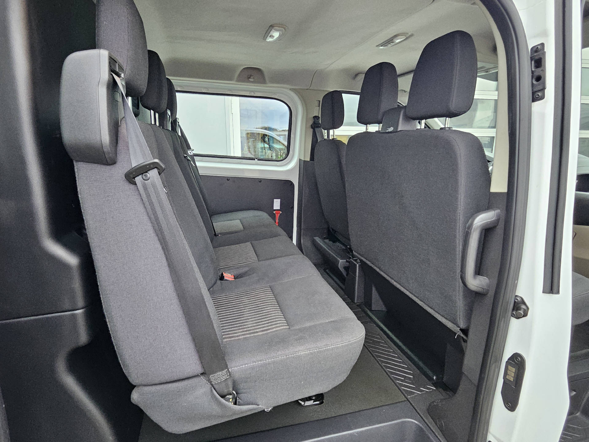 FORD Transit Custom Van 290 L2 2.0 TDCi 130 Trend * 6-Plätzer * Klima * Frisch ab MFK * AHK * Navi *-image-12