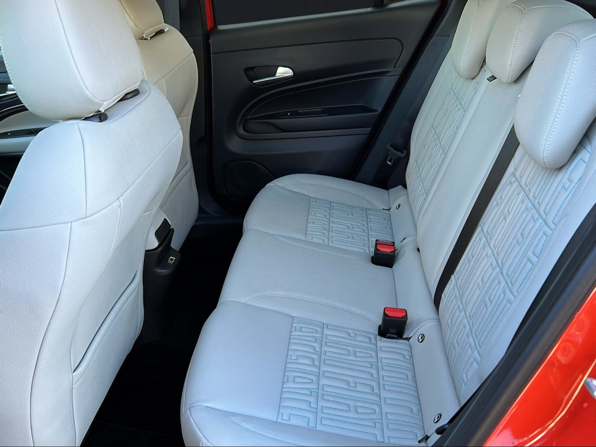FIAT 600 1.2 Hybrid La Prima-image-10