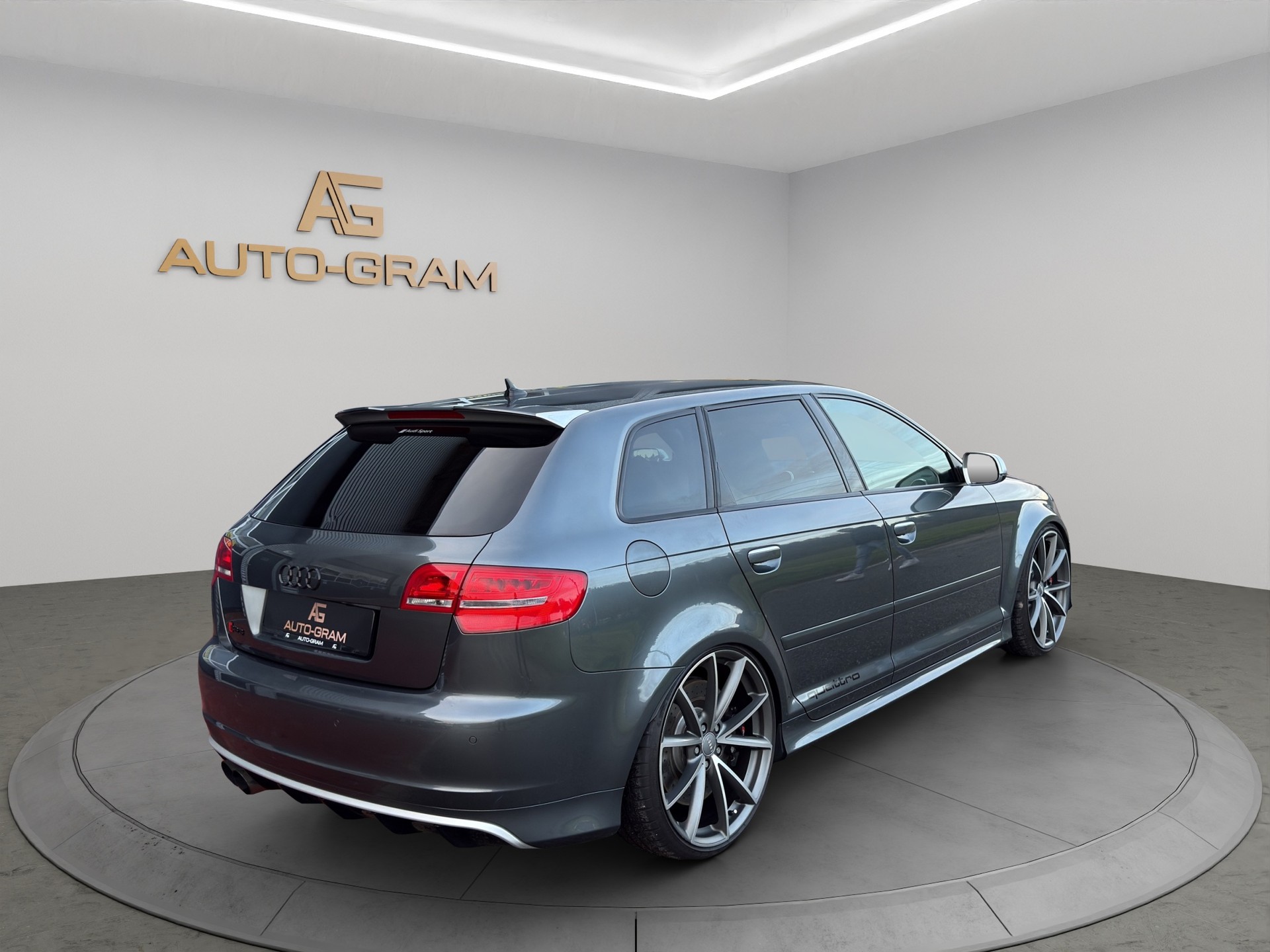 AUDI RS3 Sportback 2.5 TFSI quattro S-tronic-image-4