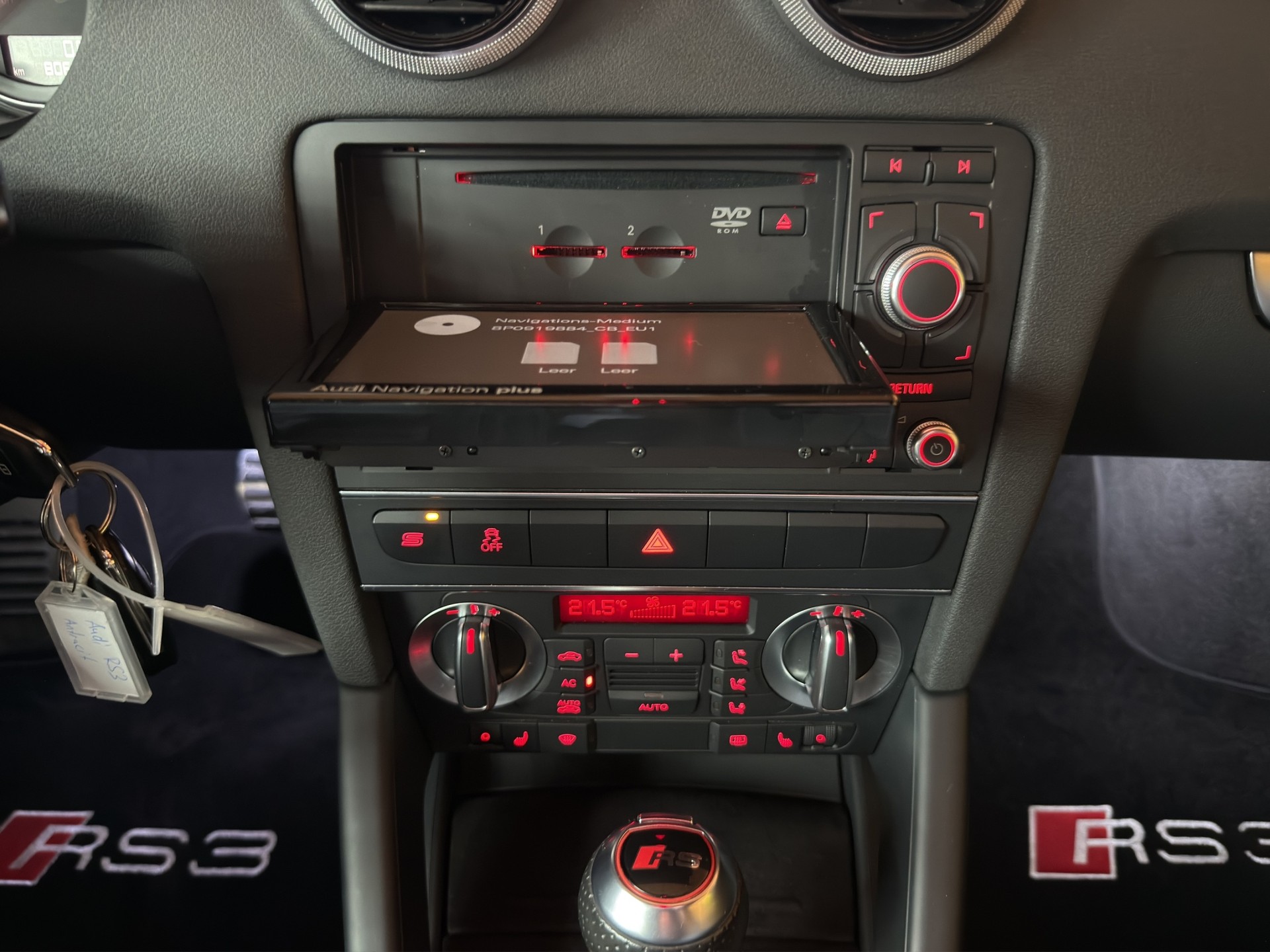 AUDI RS3 Sportback 2.5 TFSI quattro S-tronic-image-17