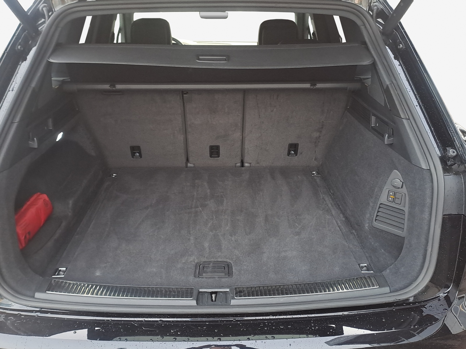 VW Touareg 3.0 TDI R-Line Tiptronic-image-12