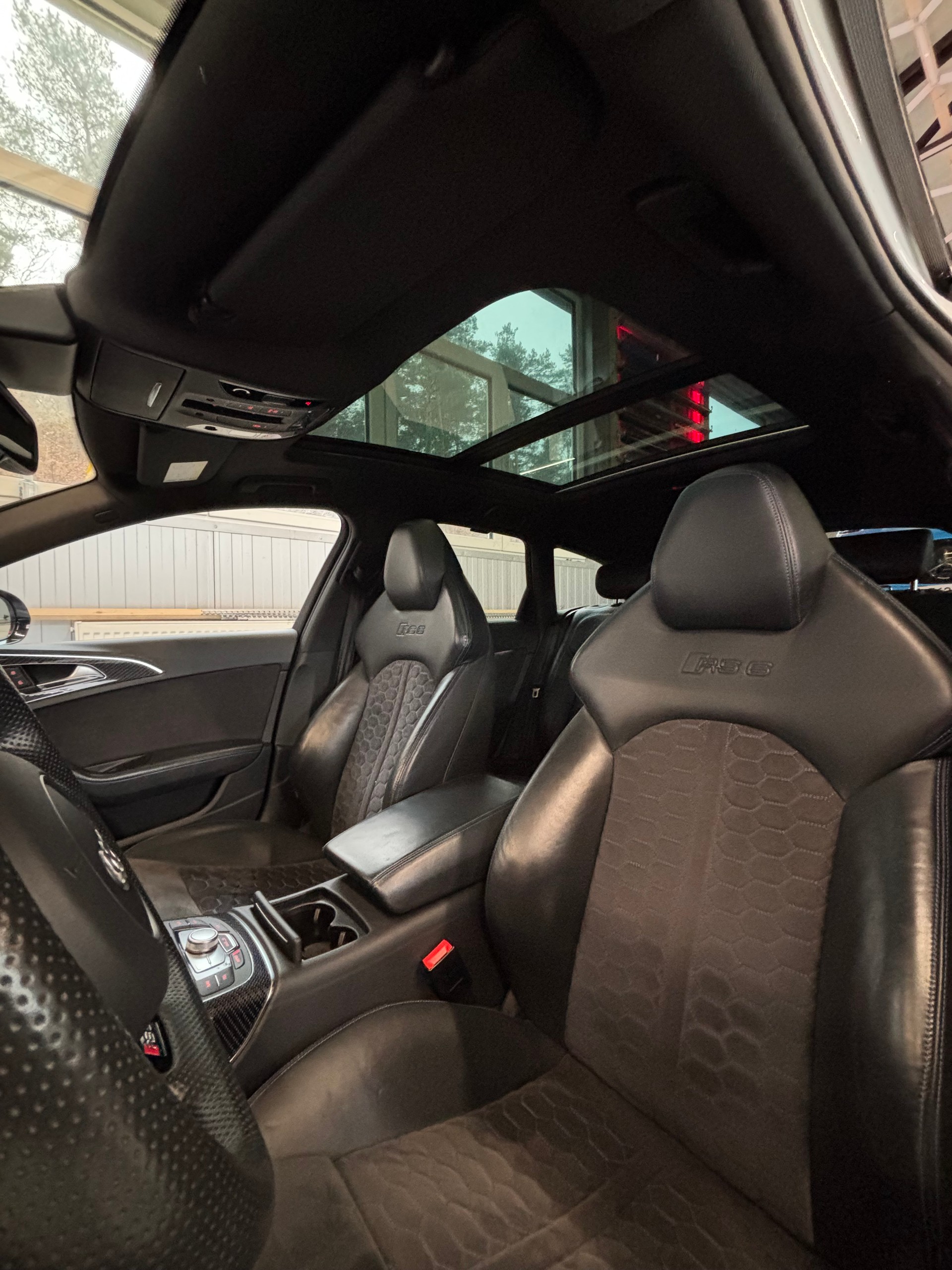 AUDI RS6 Avant 4.0 TFSI V8 performance quattro-image-5