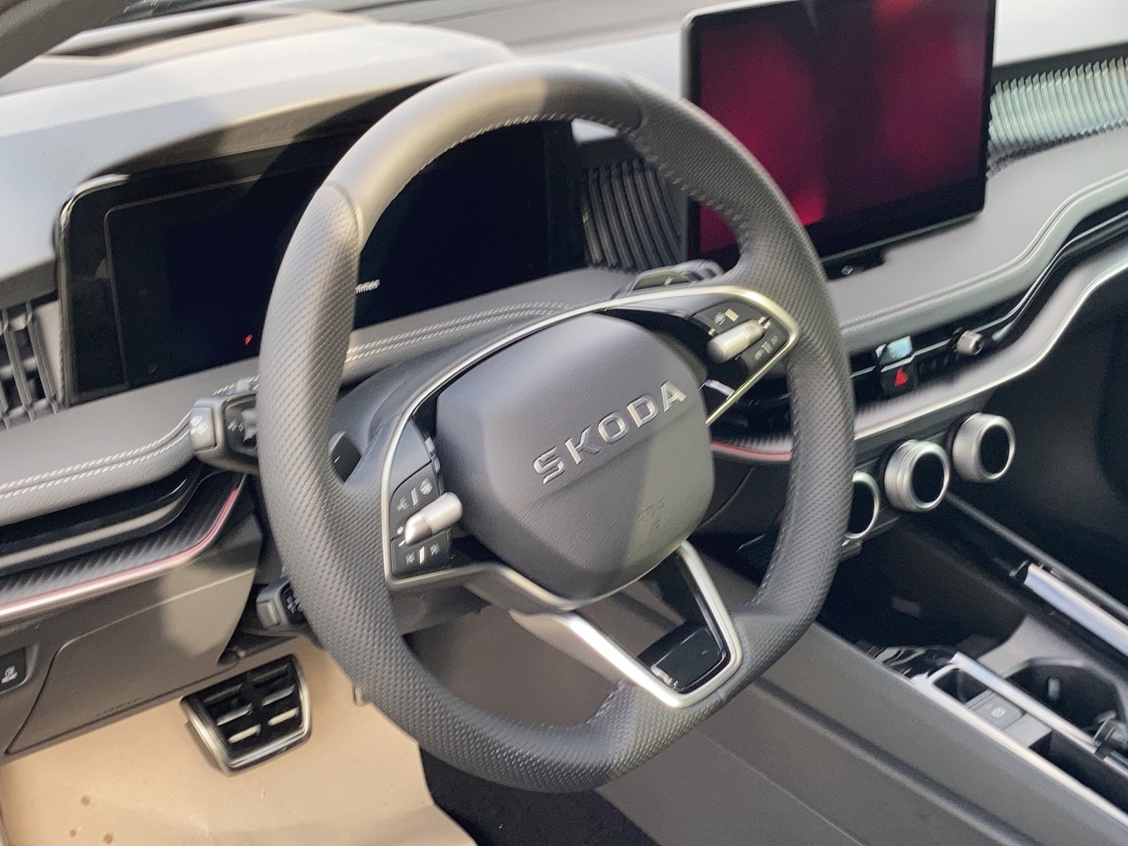 SKODA Superb Combi 2.0 TSI Sportline 4x4 DSG-image-9
