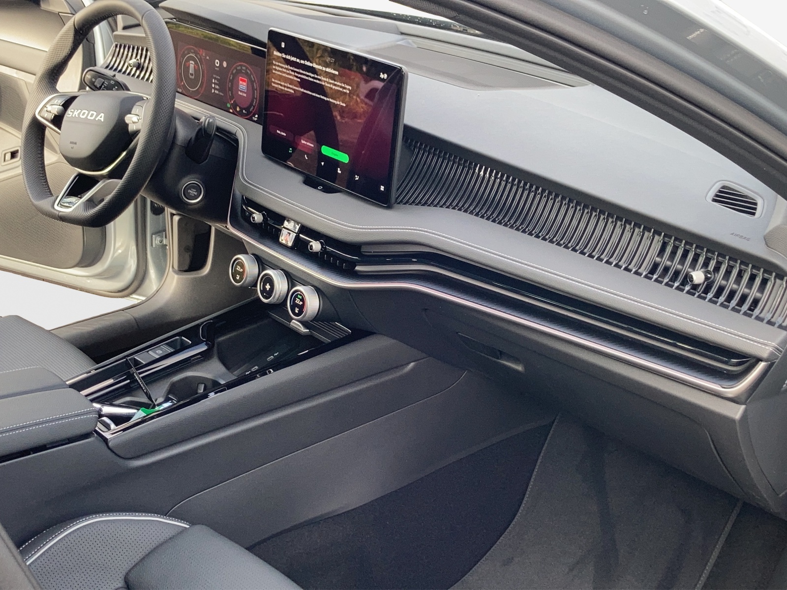 SKODA Superb Combi 2.0 TSI Sportline 4x4 DSG-image-15