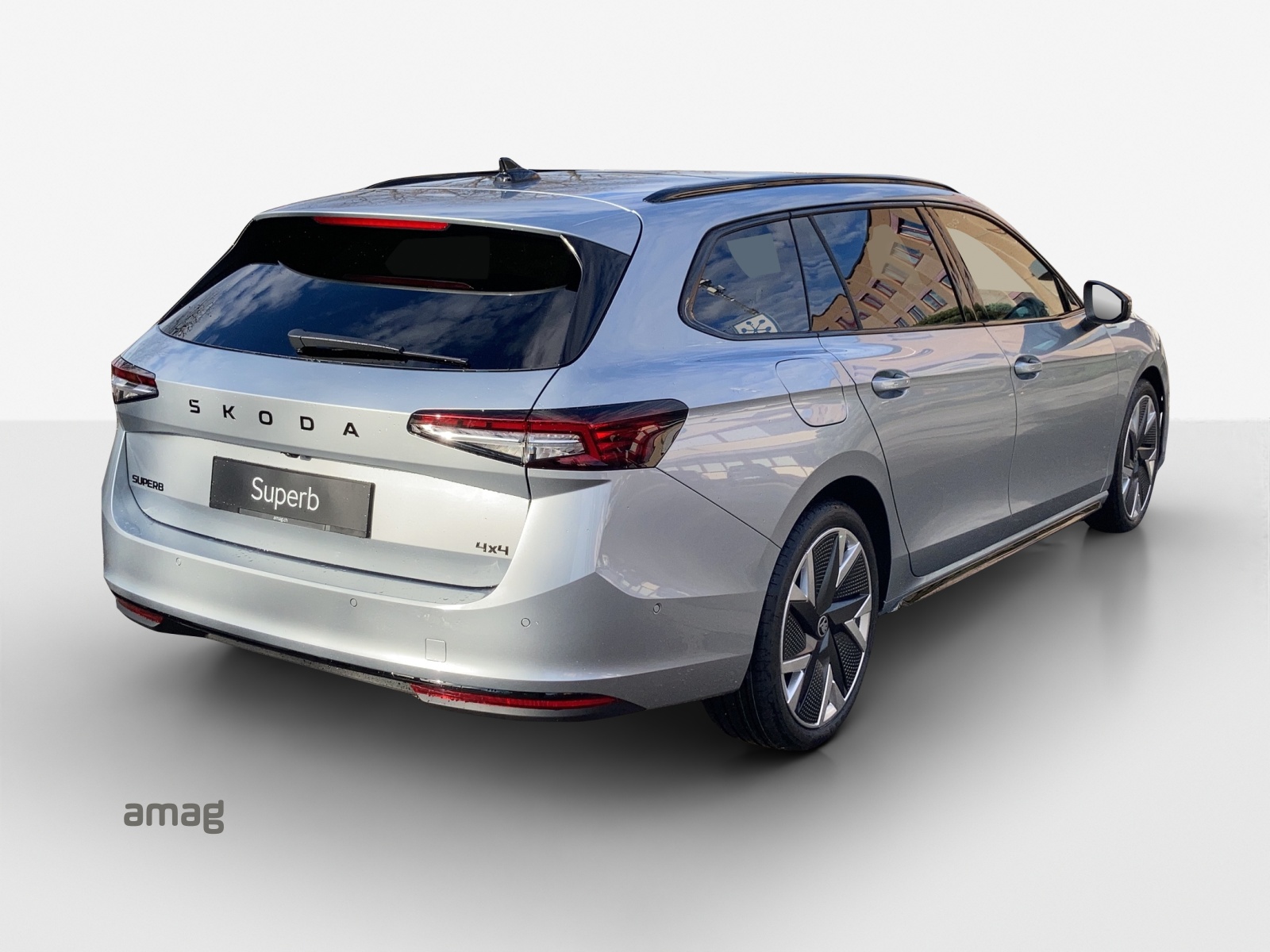 SKODA Superb Combi 2.0 TSI Sportline 4x4 DSG-image-4