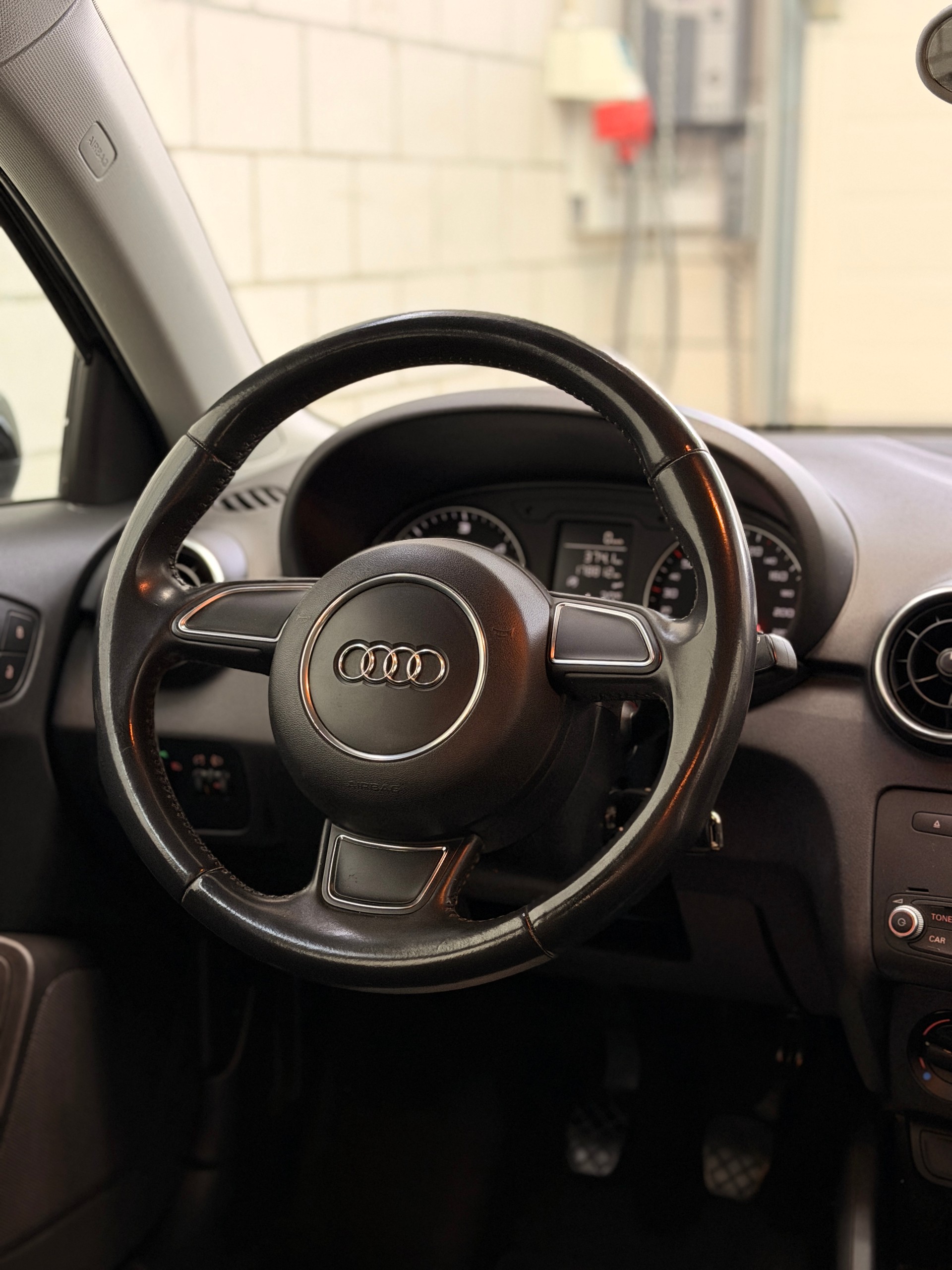 AUDI A1 Sportback 1.6 TDI Ambition-image-8