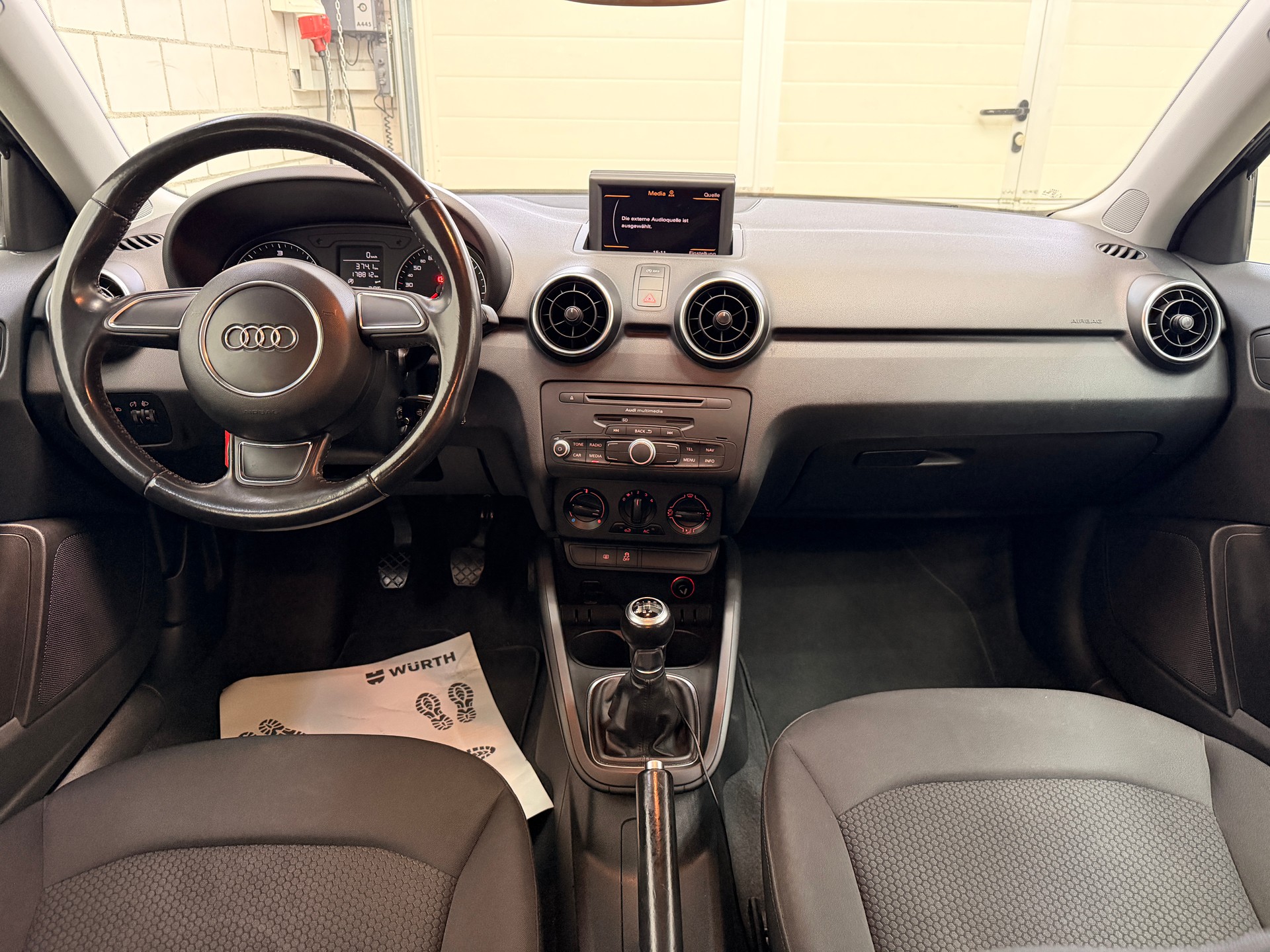 AUDI A1 Sportback 1.6 TDI Ambition-image-6