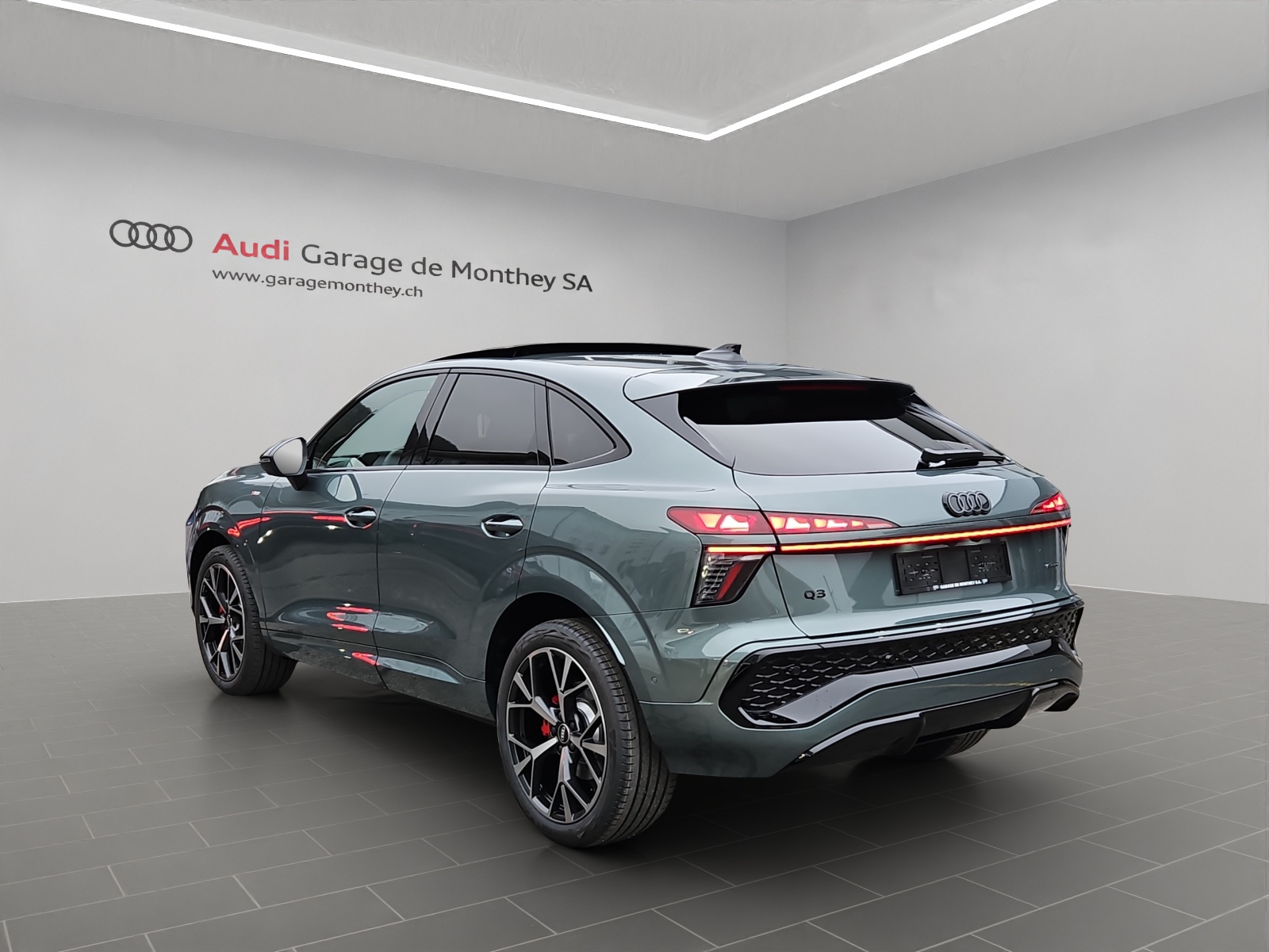 AUDI Q3 Sportback TFSI quattro 195 kW S tronic-image-5