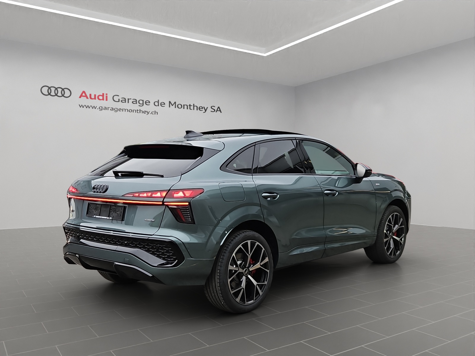 AUDI Q3 Sportback TFSI quattro 195 kW S tronic-image-3