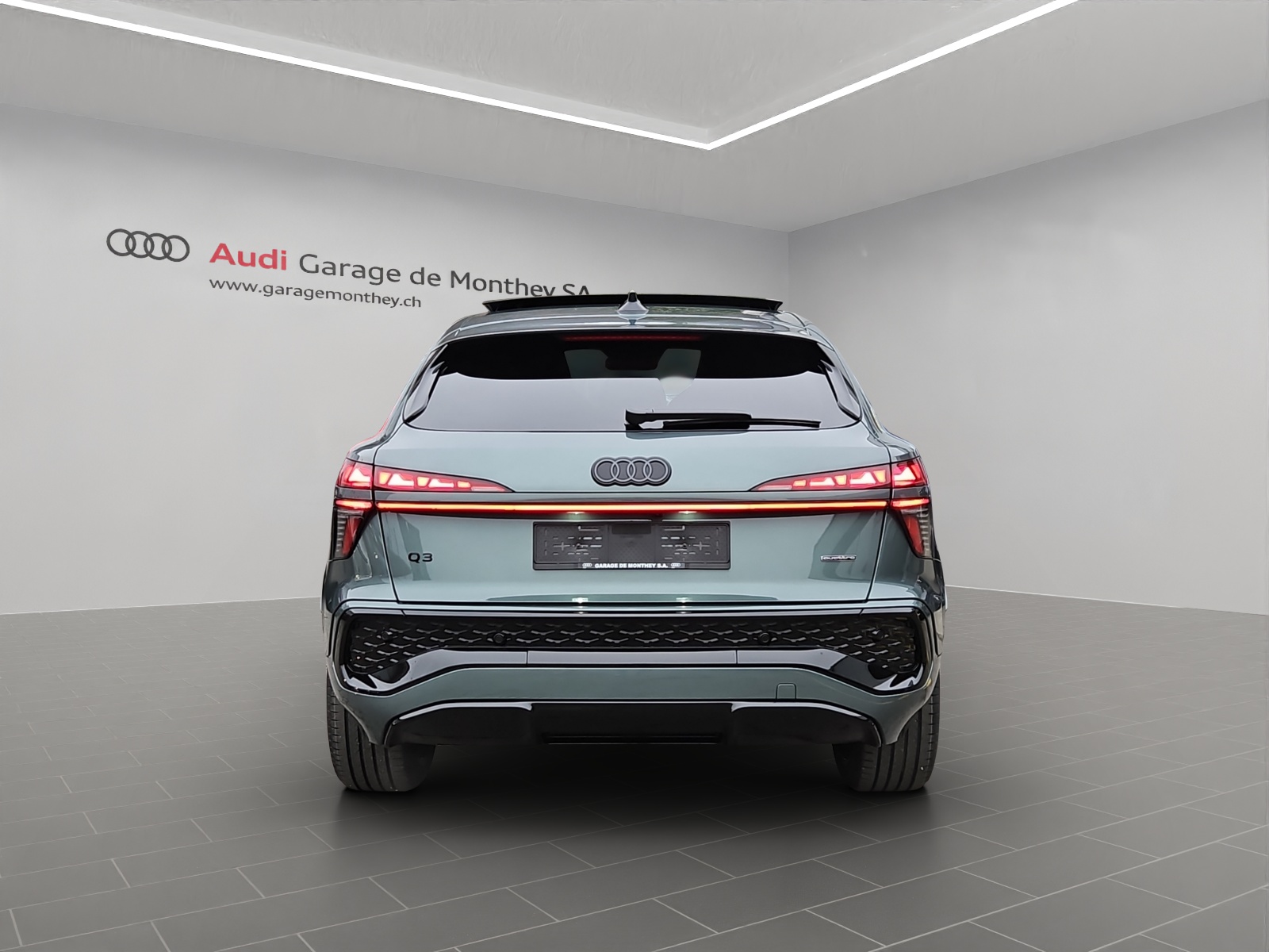 AUDI Q3 Sportback TFSI quattro 195 kW S tronic-image-4