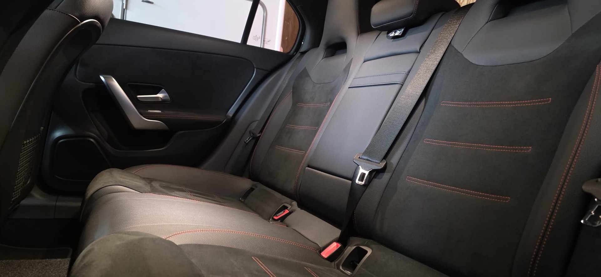 MERCEDES-BENZ A 250e AMG Line 8G-DCT-image-27