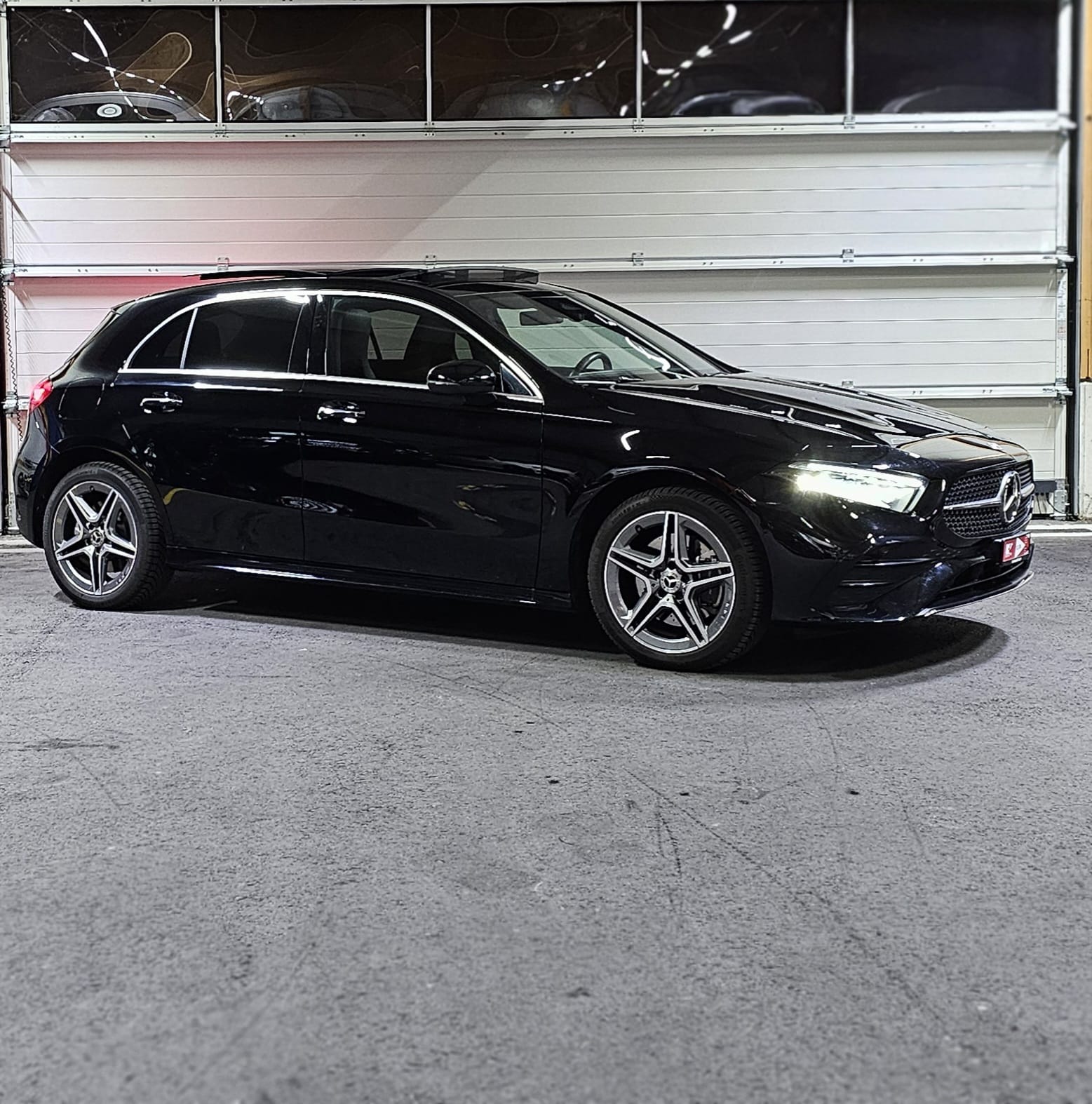 MERCEDES-BENZ A 250e AMG Line 8G-DCT-image-6