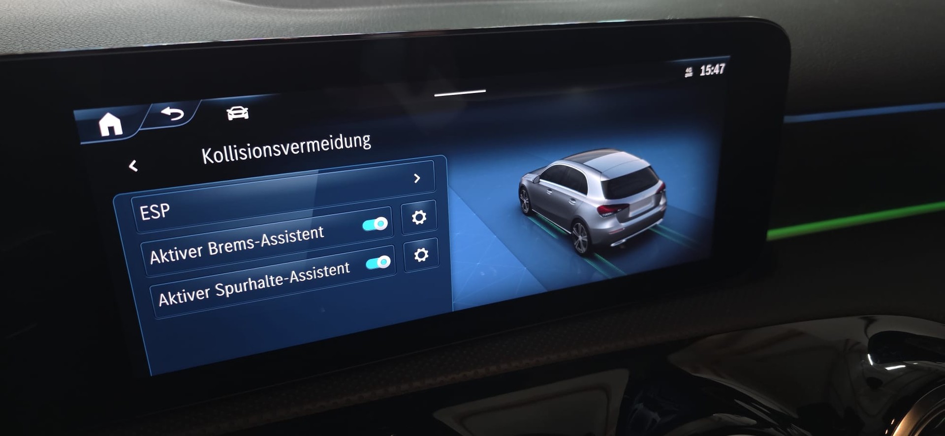 MERCEDES-BENZ A 250e AMG Line 8G-DCT-image-23