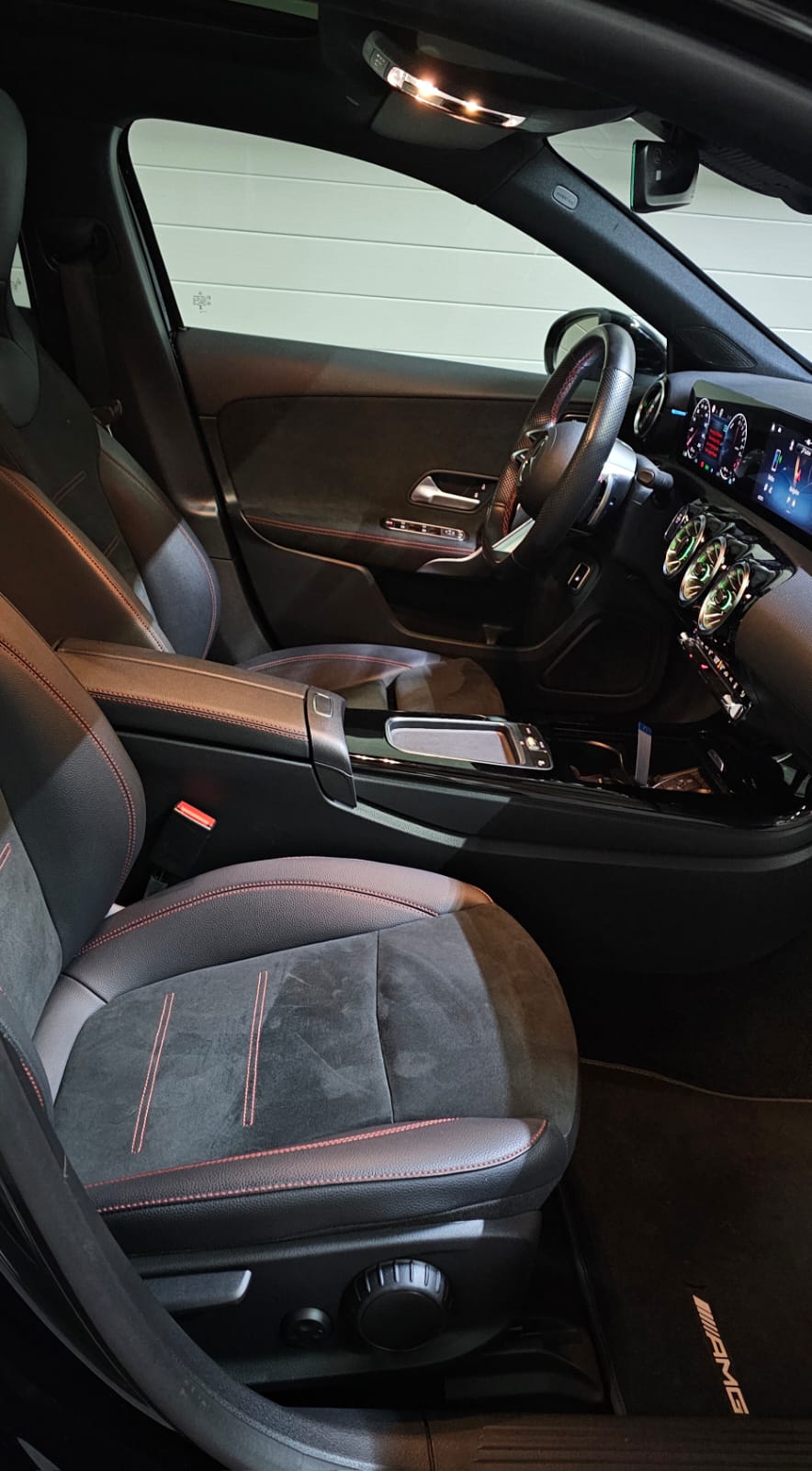 MERCEDES-BENZ A 250e AMG Line 8G-DCT-image-24