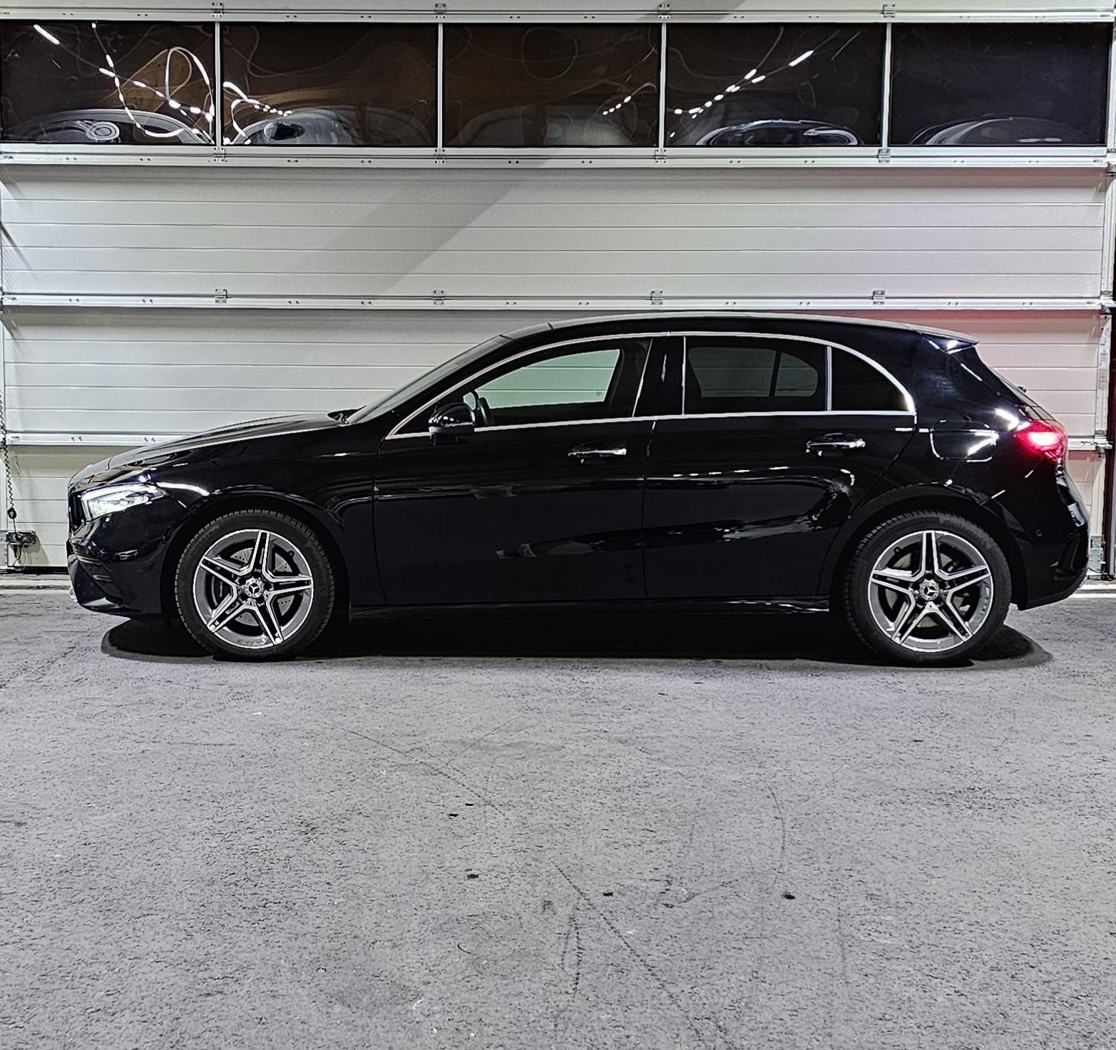 MERCEDES-BENZ A 250e AMG Line 8G-DCT-image-1
