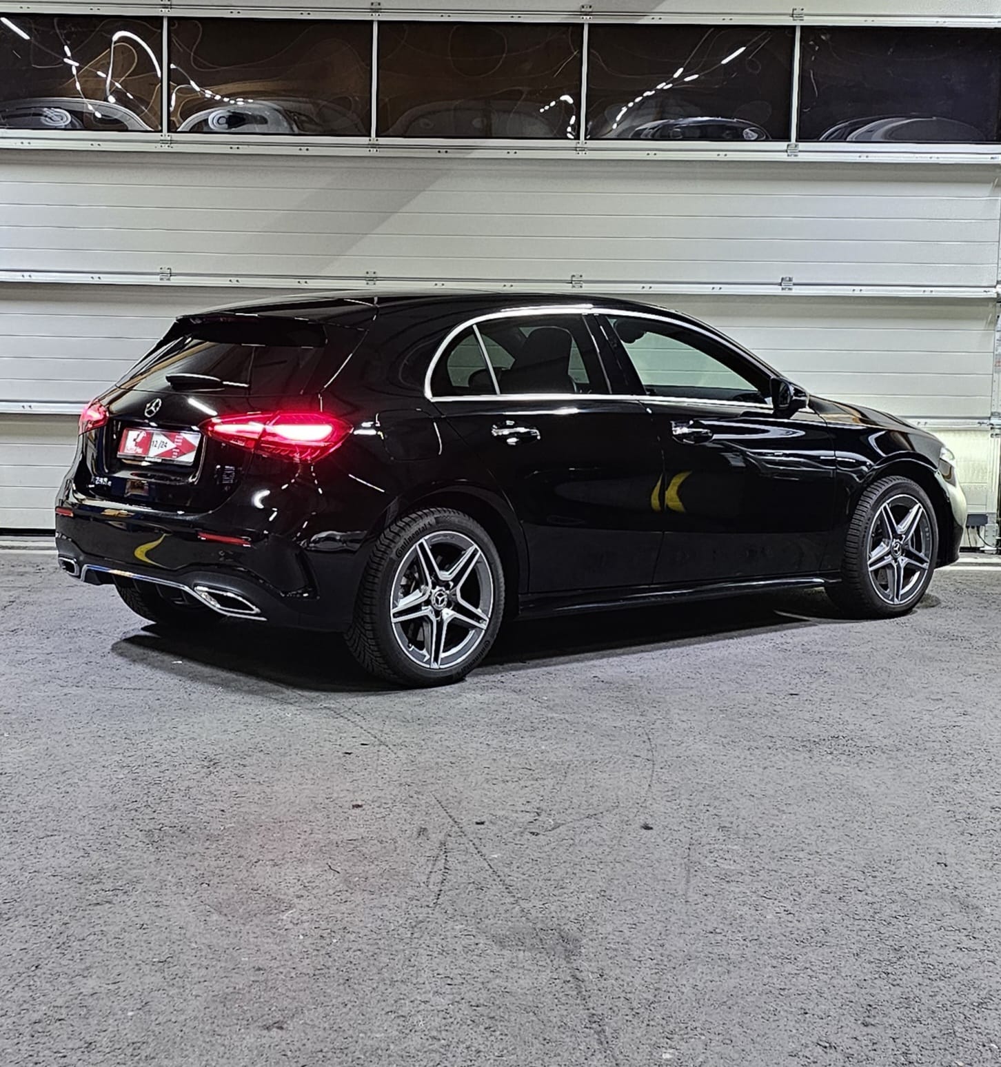 MERCEDES-BENZ A 250e AMG Line 8G-DCT-image-4