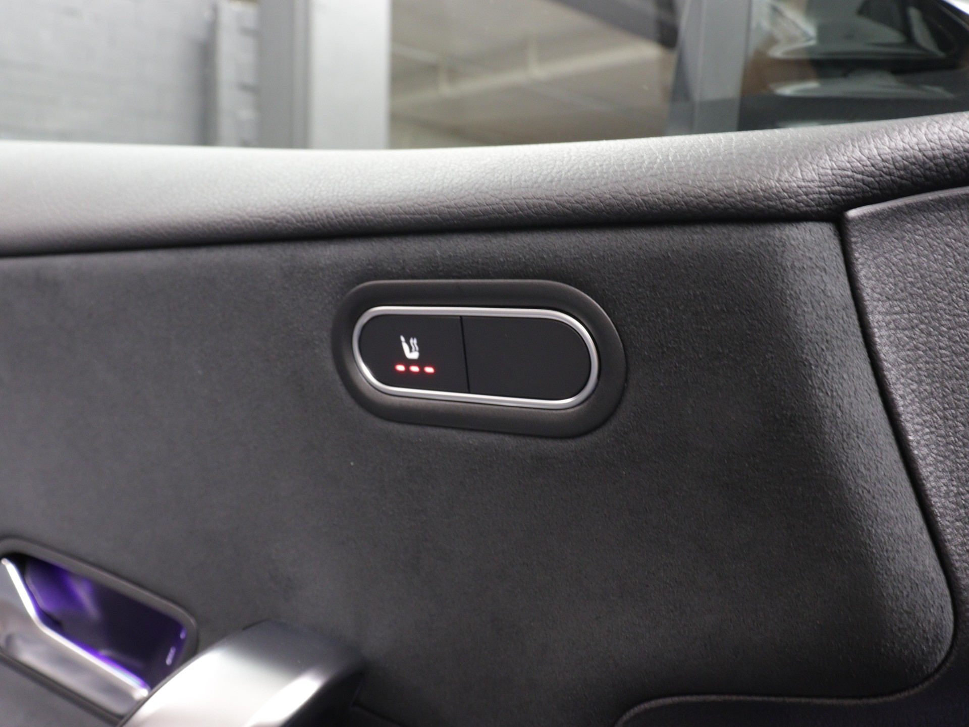 MERCEDES-BENZ A 180 Night Star AMG Line-image-9